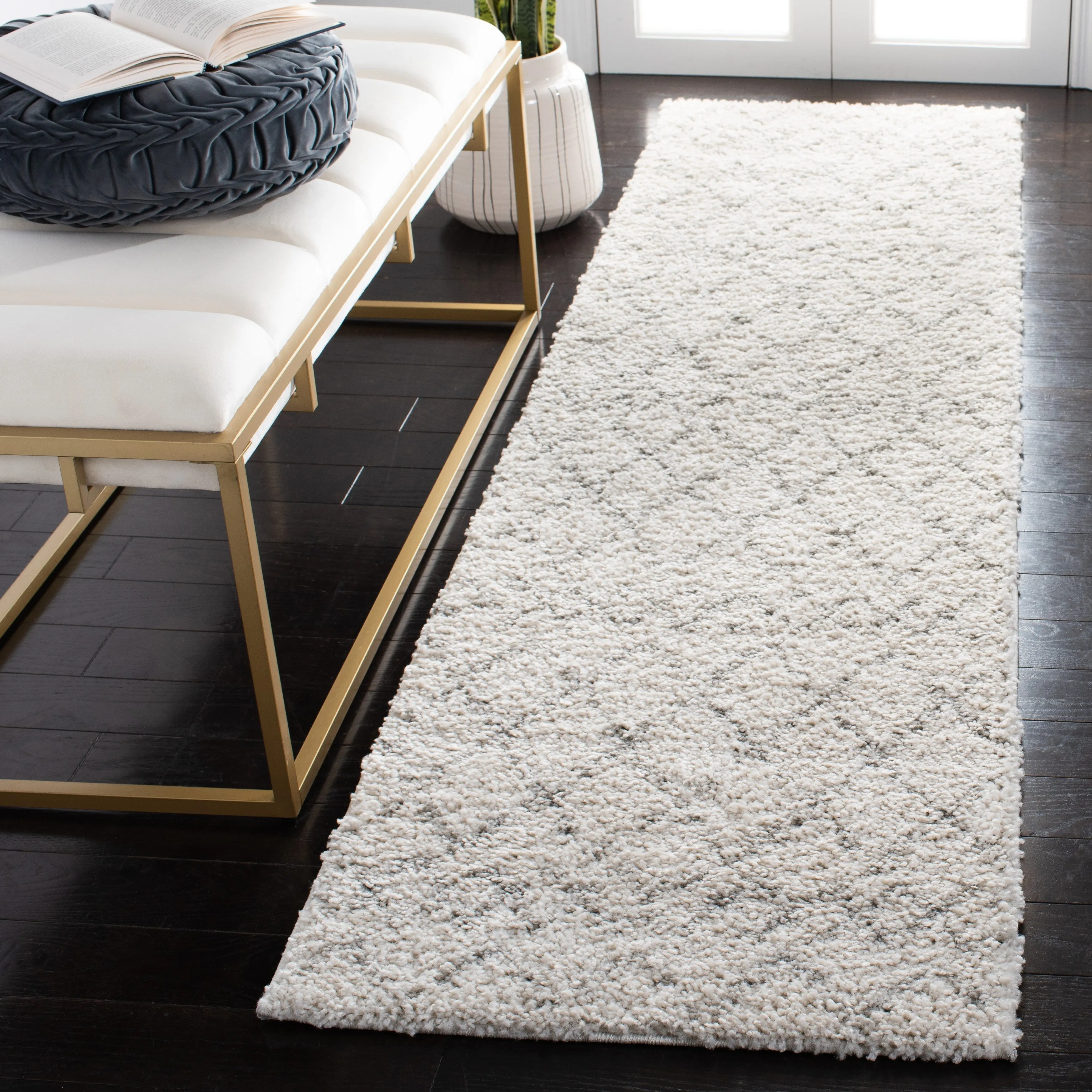SAFAVIEH Berber Shag Ilmie Light Grey/Cream Rug