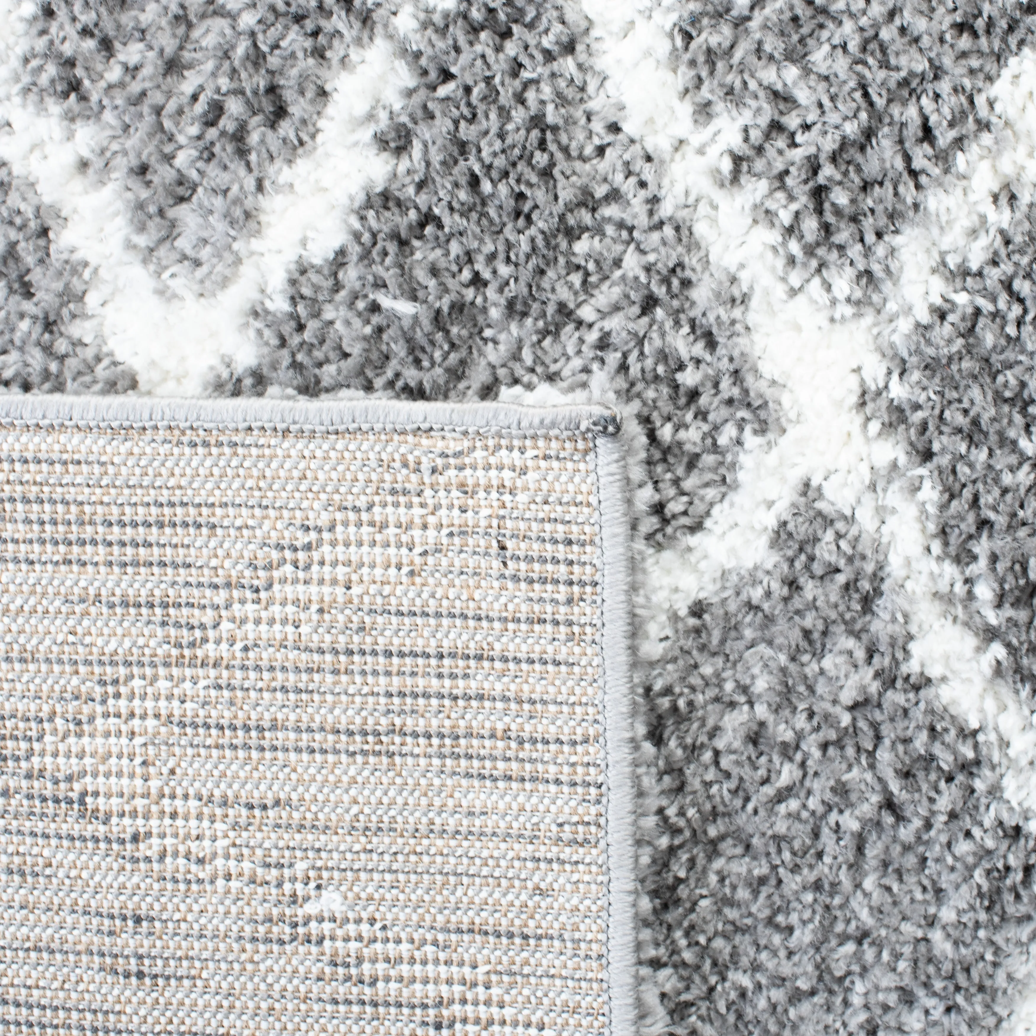 SAFAVIEH Berber Shag Ilmie Light Grey/Cream Rug