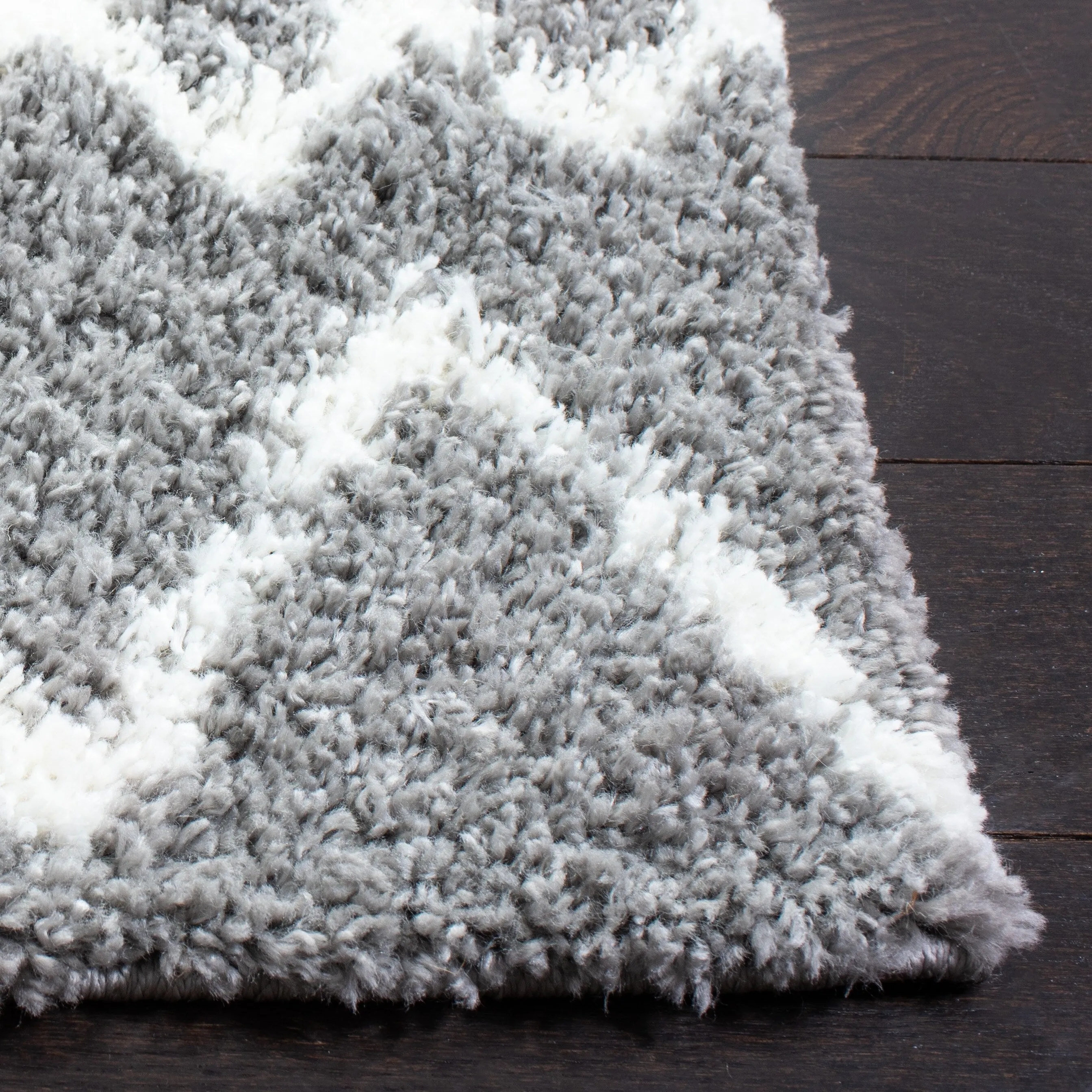 SAFAVIEH Berber Shag Ilmie Light Grey/Cream Rug