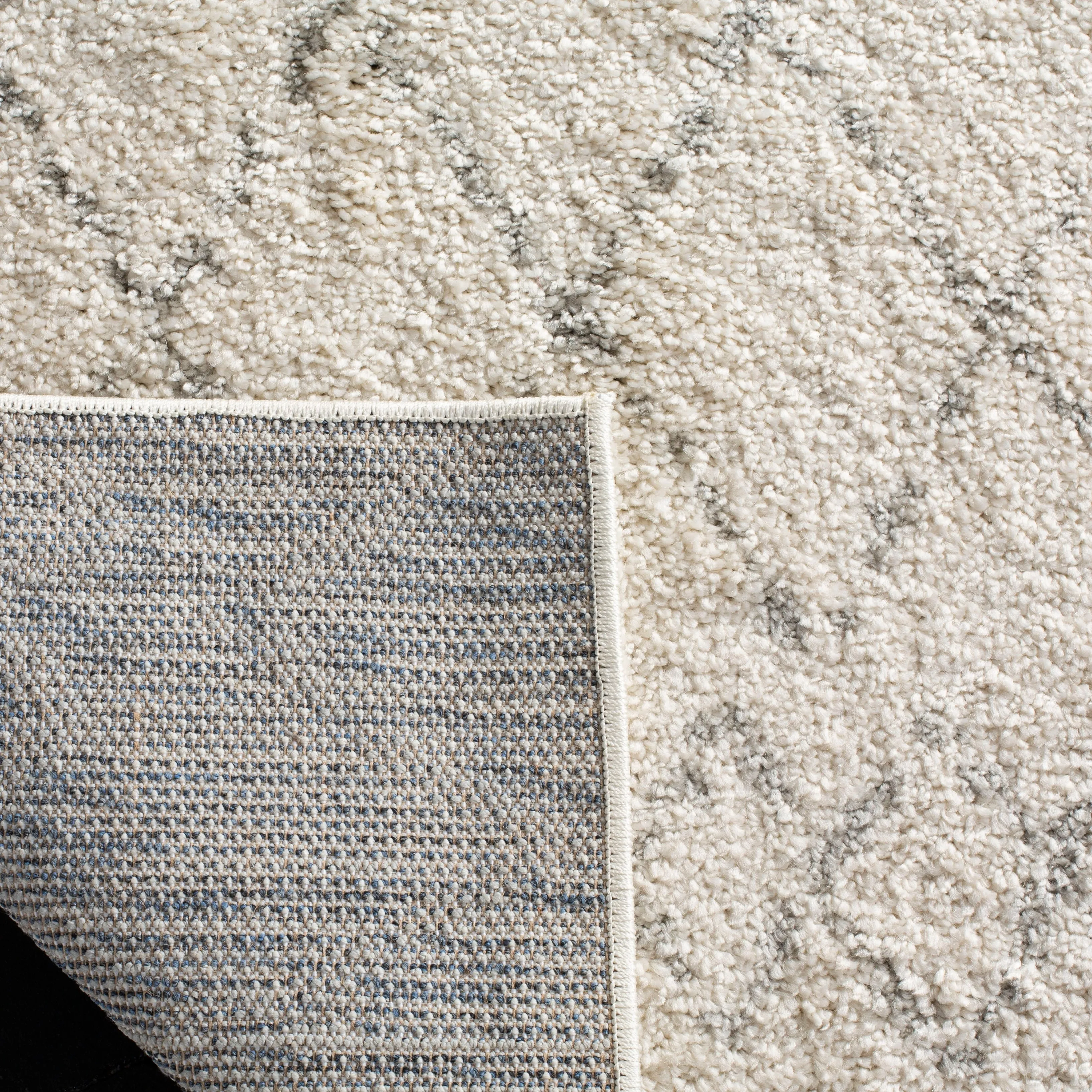 SAFAVIEH Berber Shag Ilmie Light Grey/Cream Rug