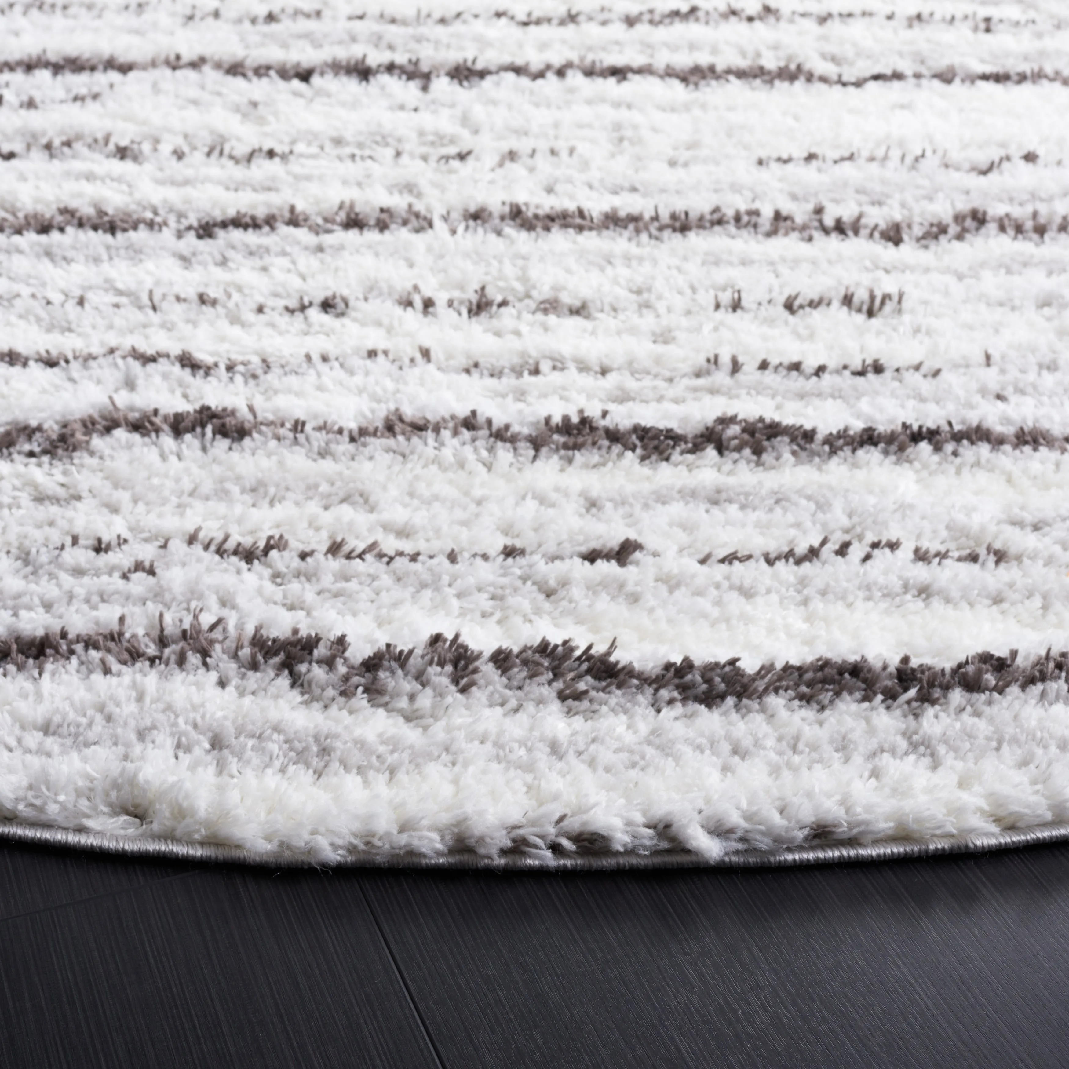 SAFAVIEH Berber Shag Sahire Rug