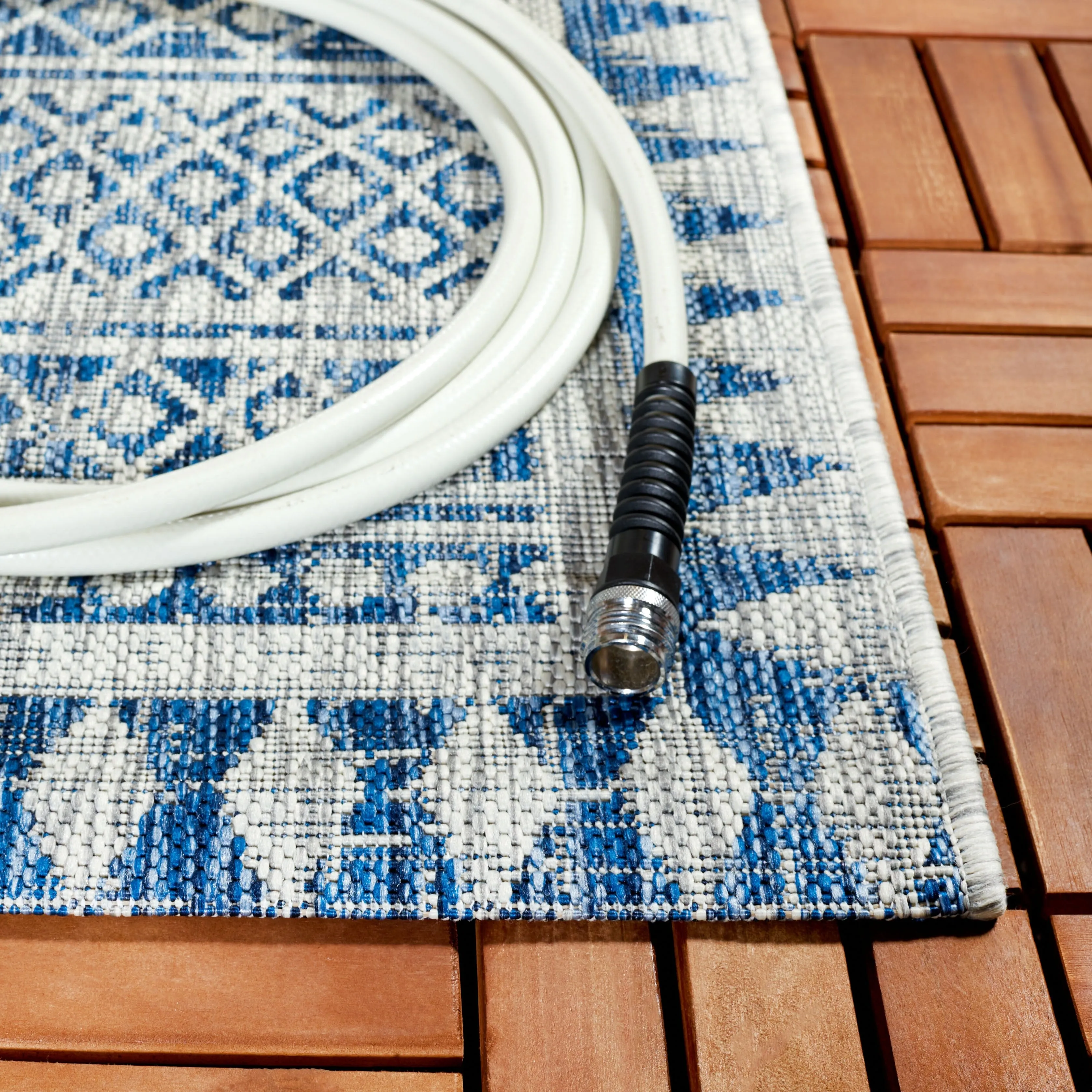 SAFAVIEH Courtyard Zikrija Transitional Rug - Navy/Grey - 8' x 11'