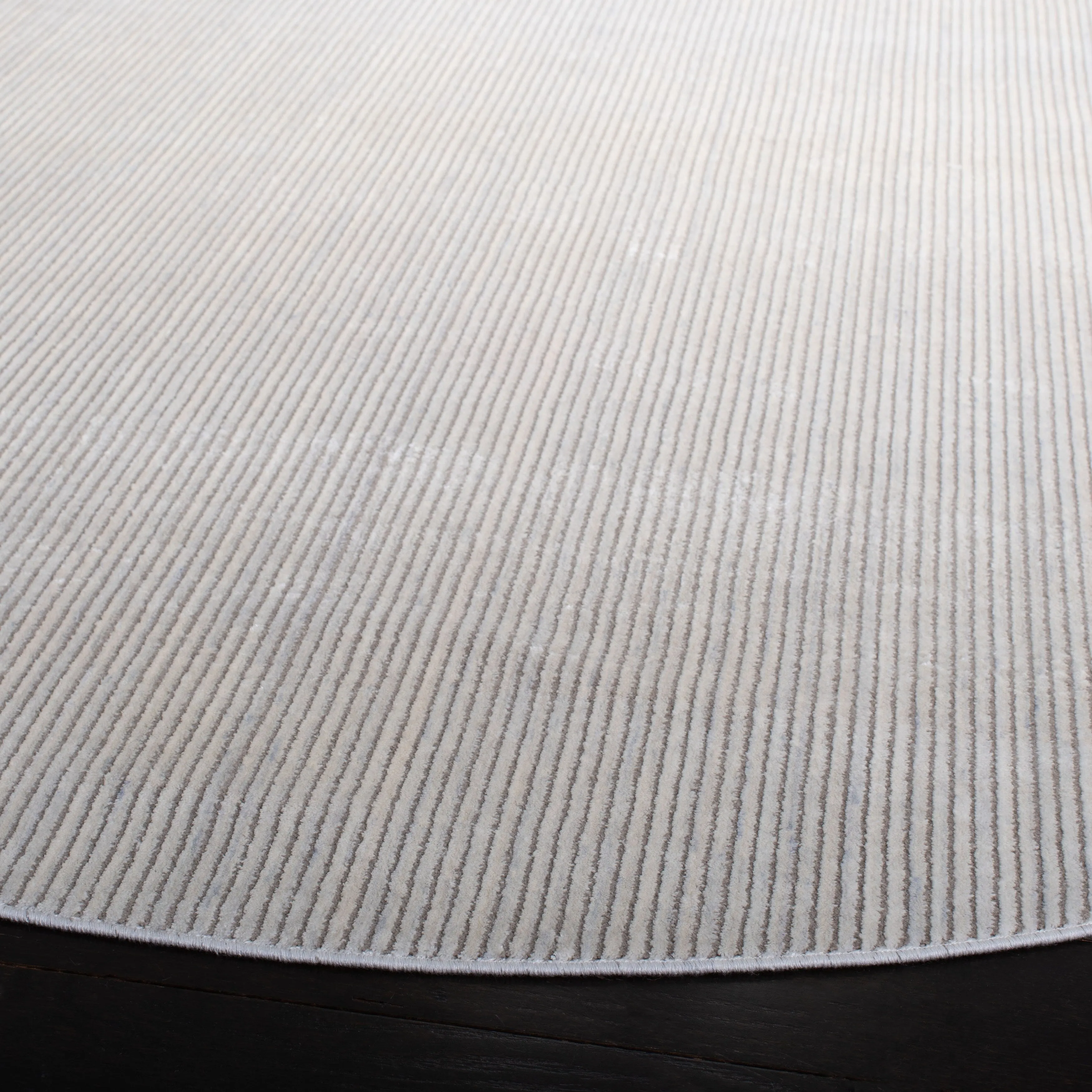 SAFAVIEH Dream Uma-Devi Modern Abstract Viscose Rug