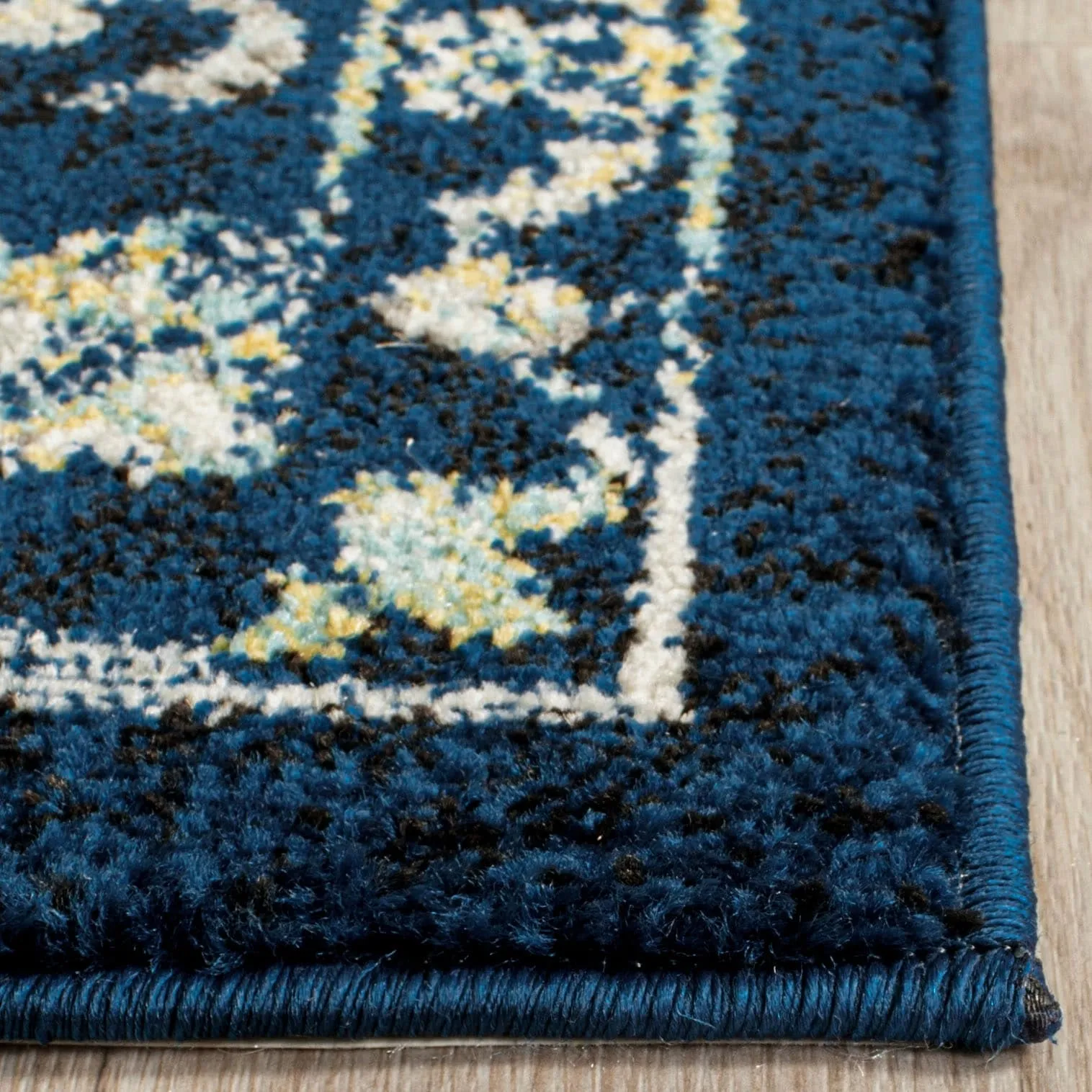 SAFAVIEH Evoke Annamari Distressed Vintage Boho Rug