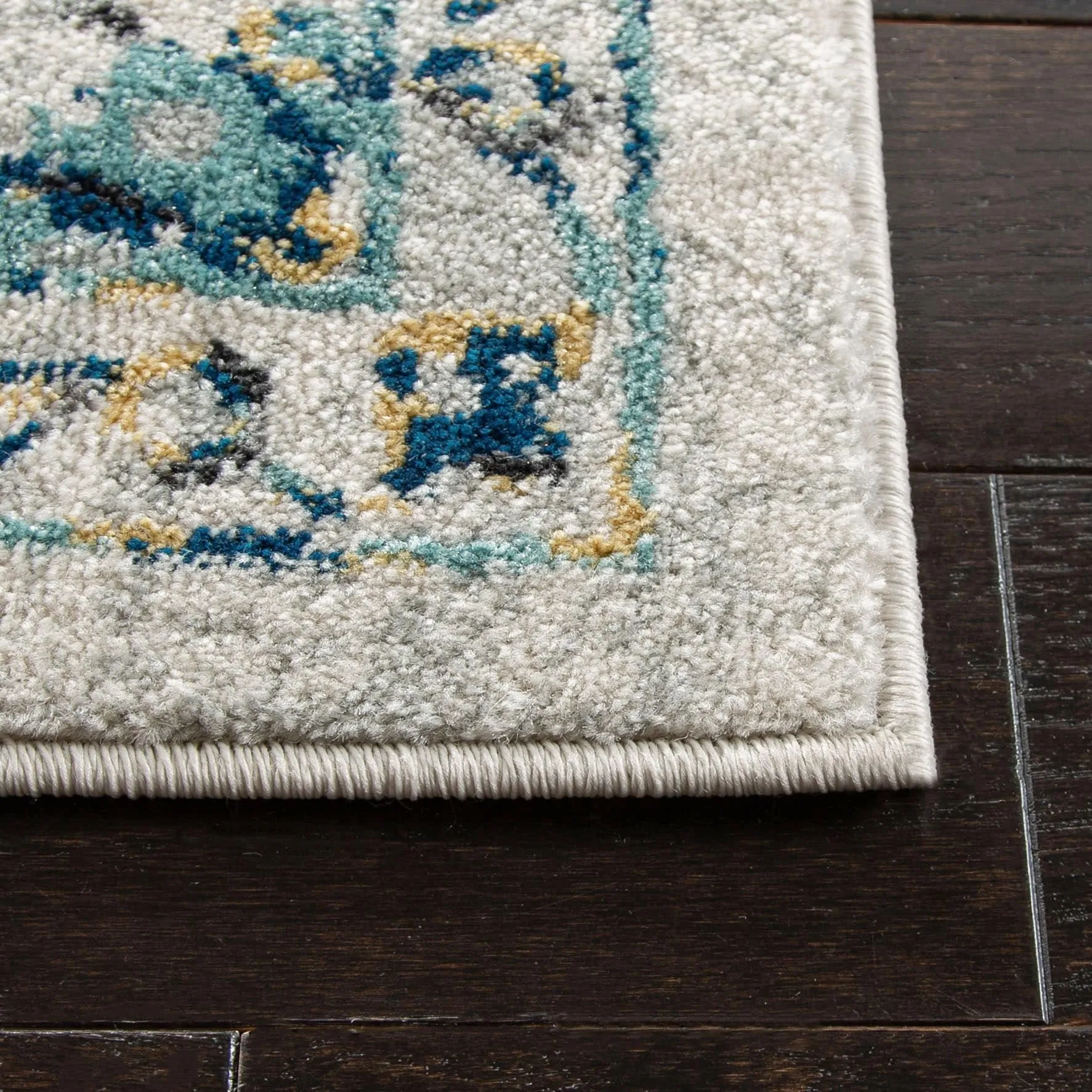 SAFAVIEH Evoke Annamari Distressed Vintage Boho Rug
