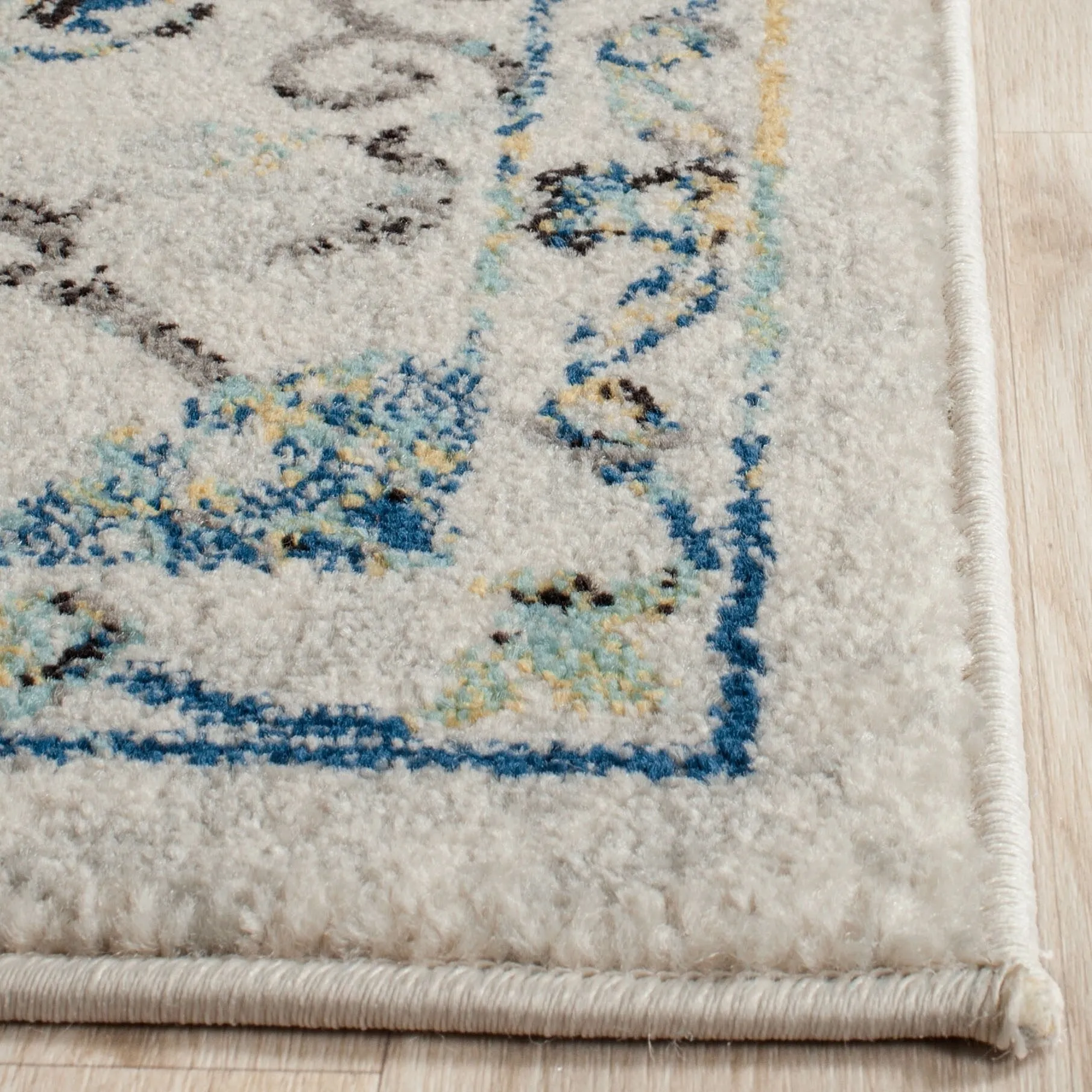 SAFAVIEH Evoke Annamari Distressed Vintage Boho Rug