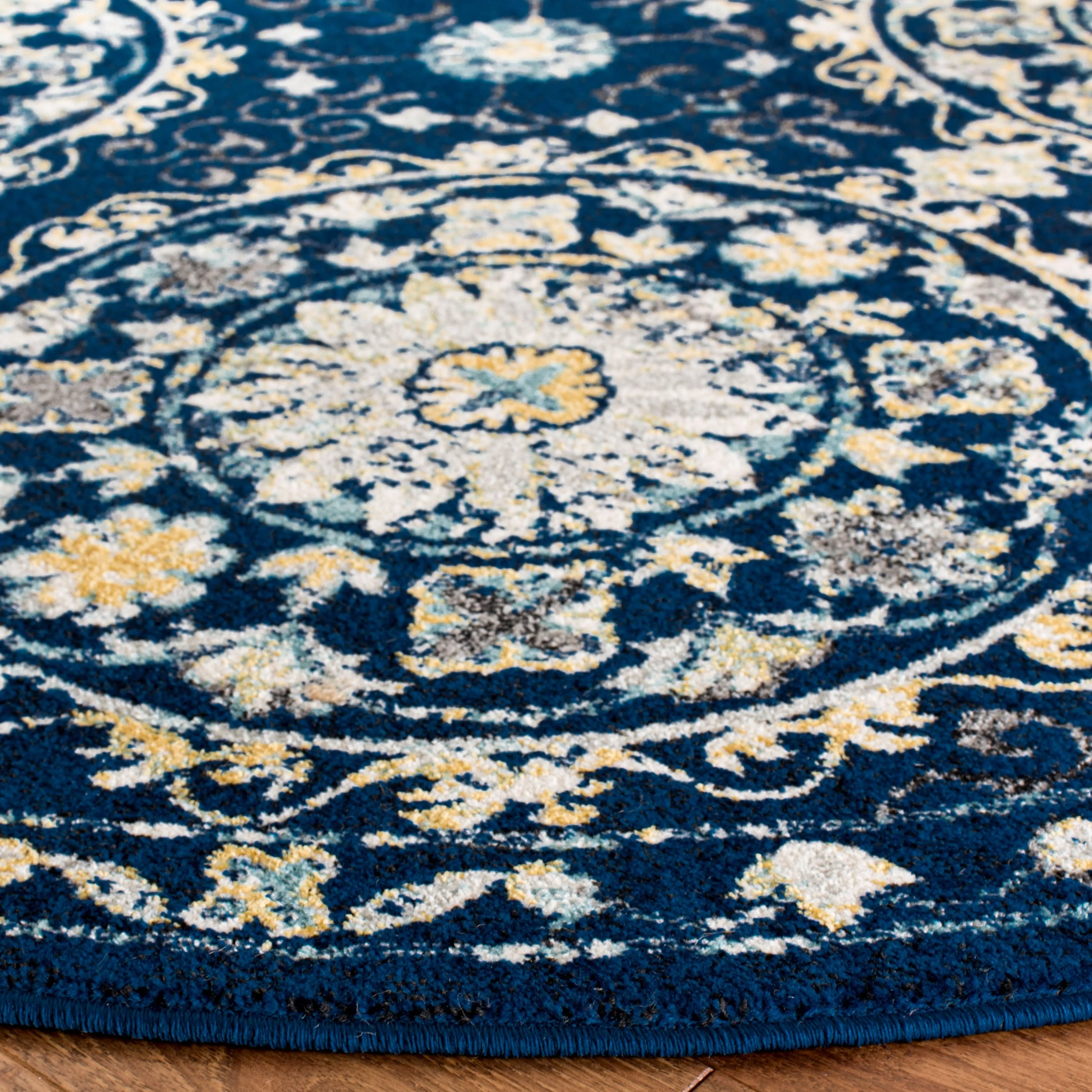 SAFAVIEH Evoke Annamari Distressed Vintage Boho Rug