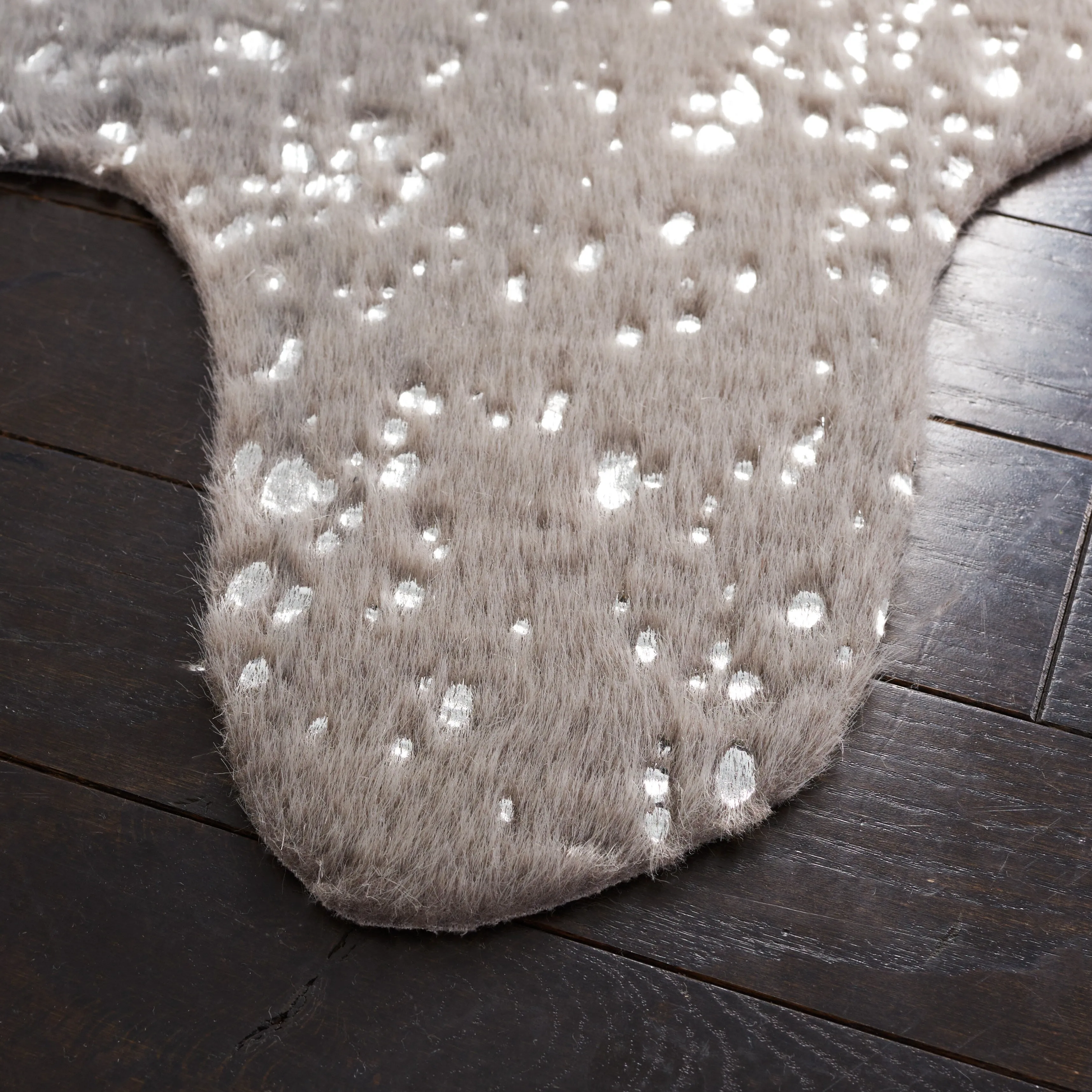 SAFAVIEH Faux Cow Hide Jyotika Animal Rug
