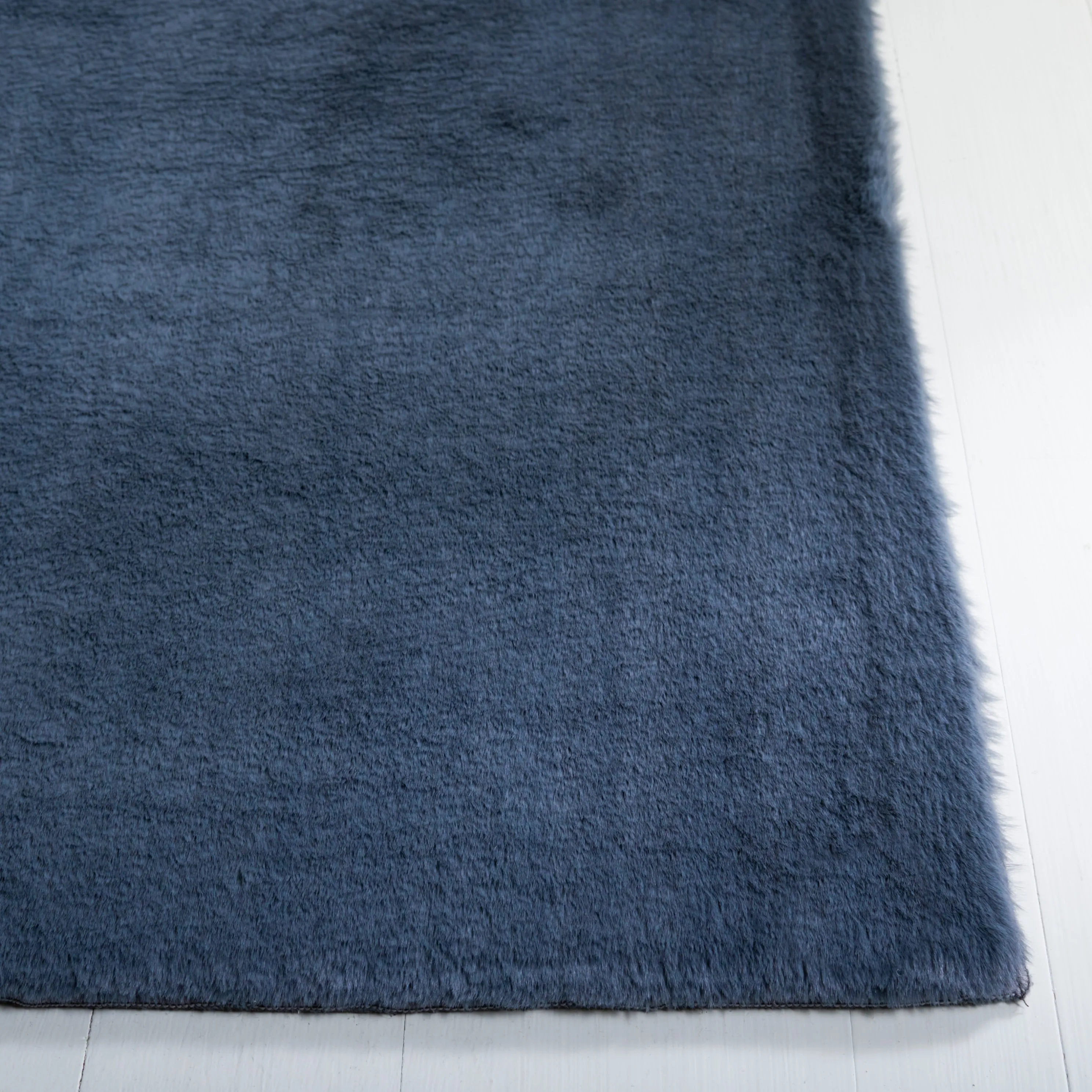 SAFAVIEH Faux Rabbit Fur Catja Machine Washable Slip Resistant