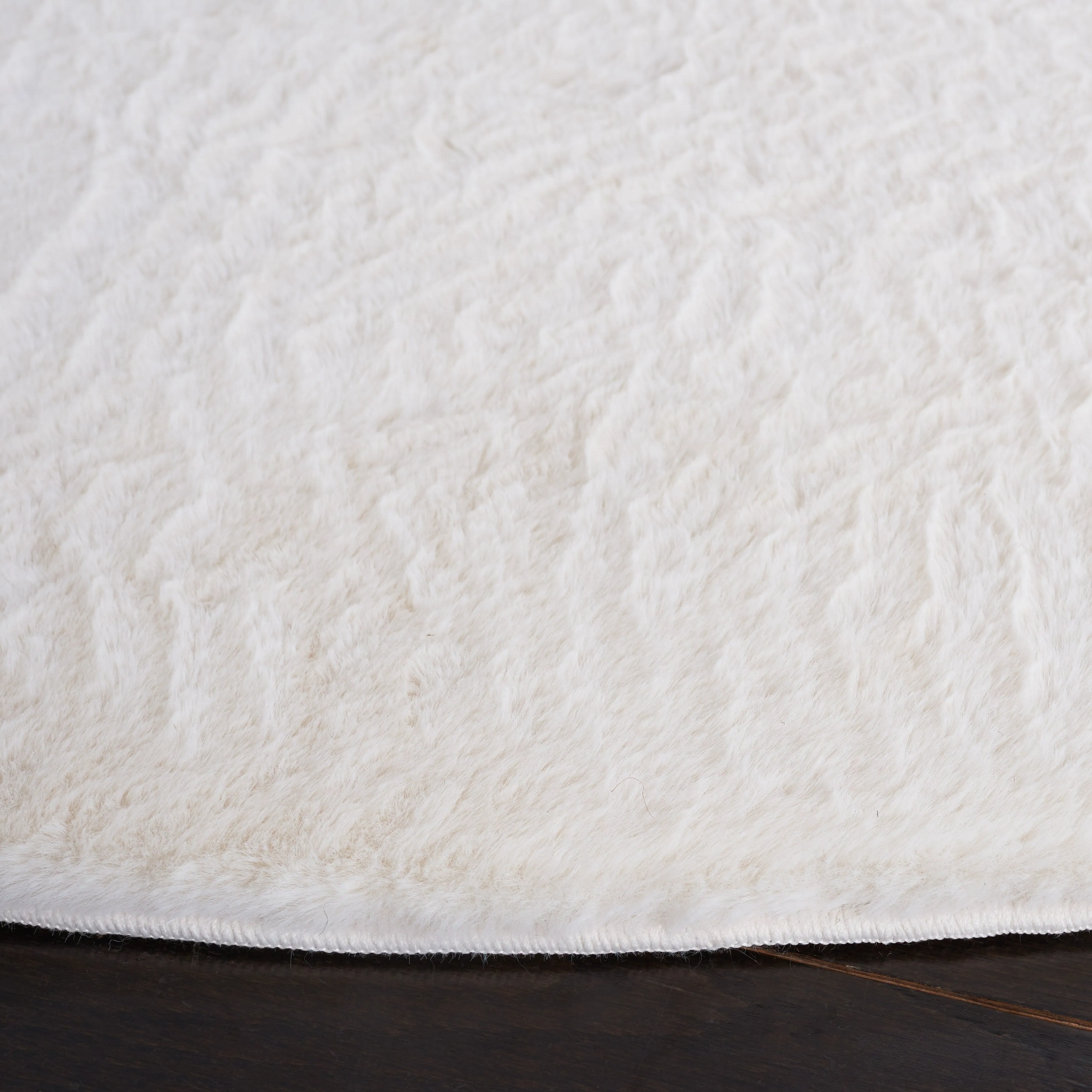 SAFAVIEH Faux Rabbit Fur Catja Machine Washable Slip Resistant