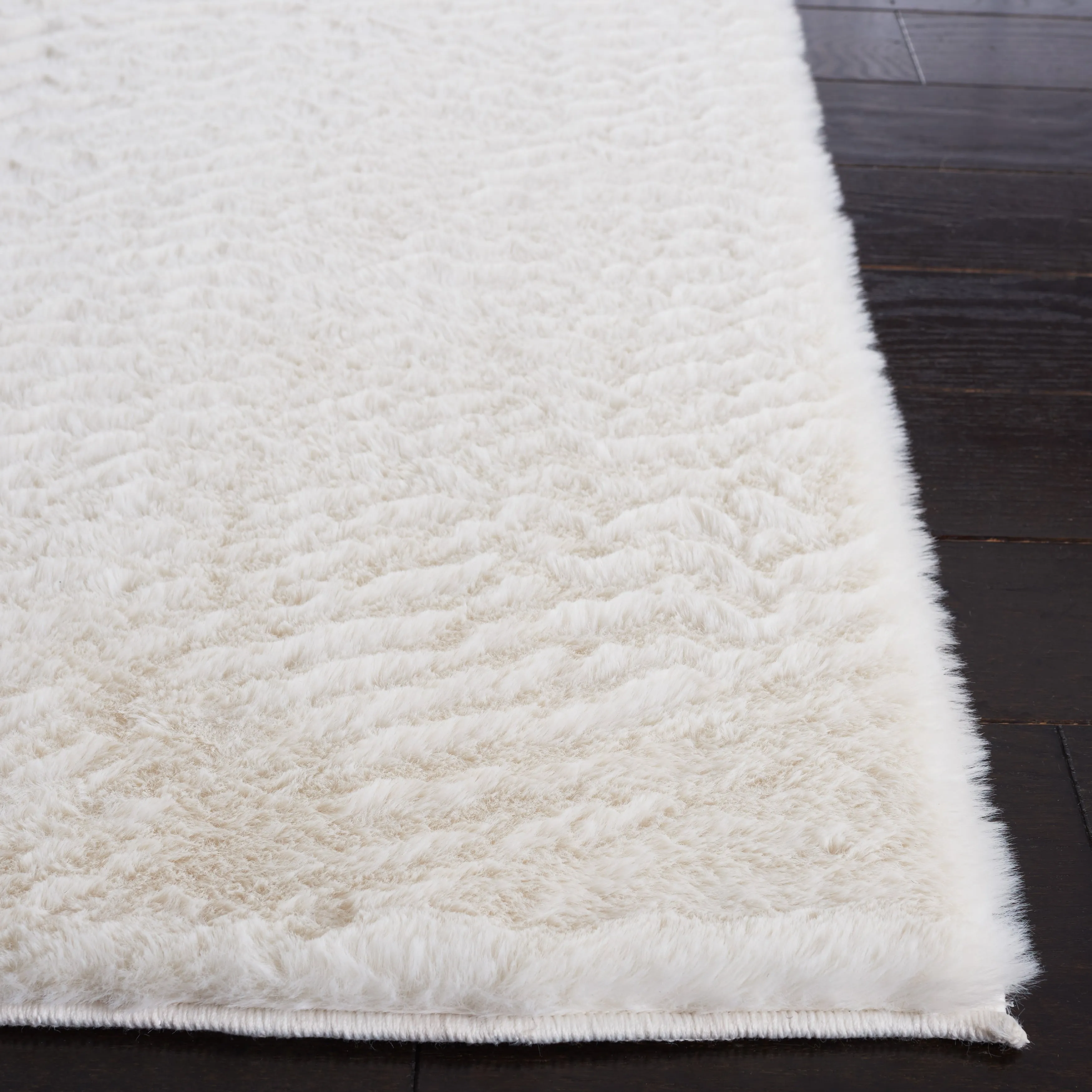 SAFAVIEH Faux Rabbit Fur Catja Machine Washable Slip Resistant