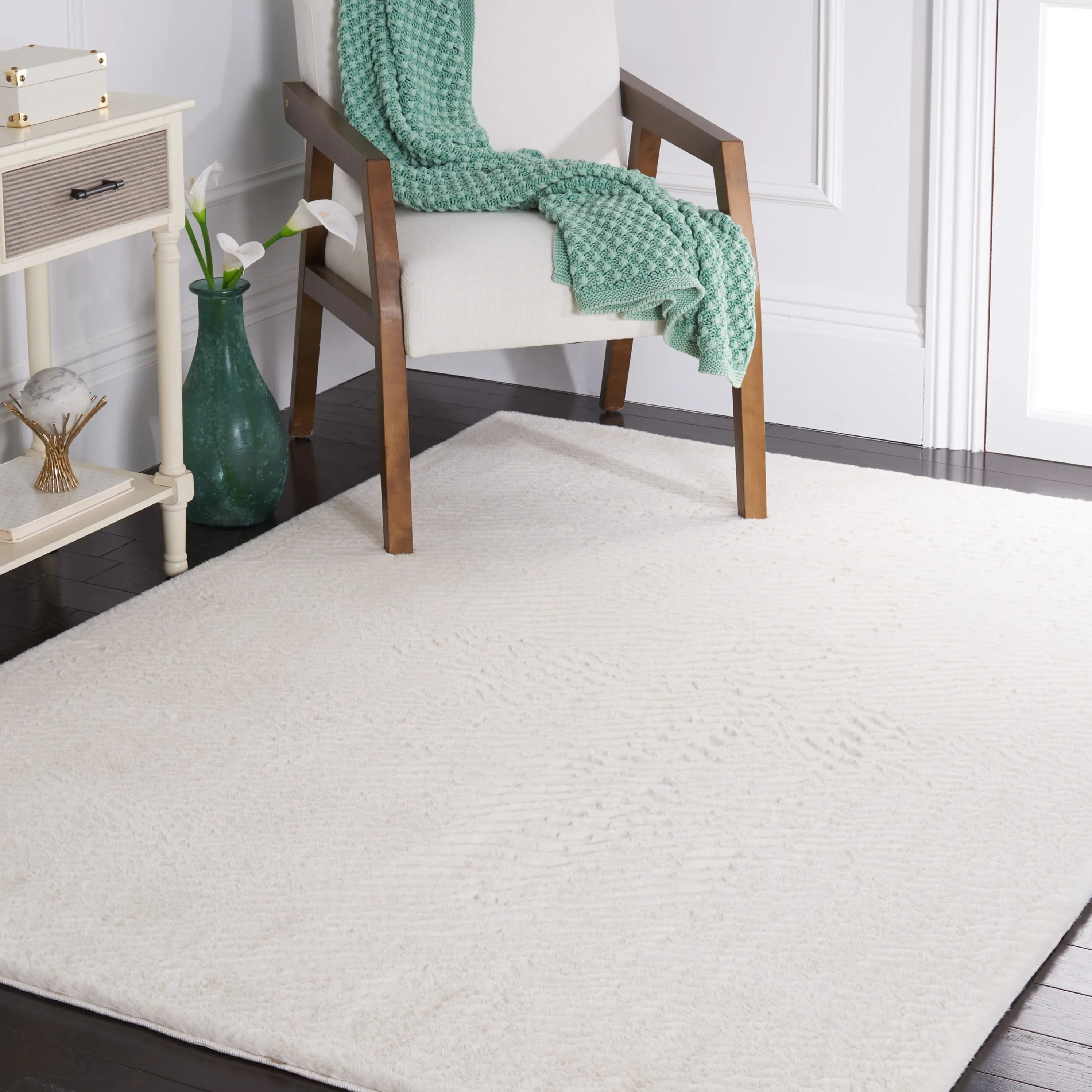 SAFAVIEH Faux Rabbit Fur Catja Machine Washable Slip Resistant