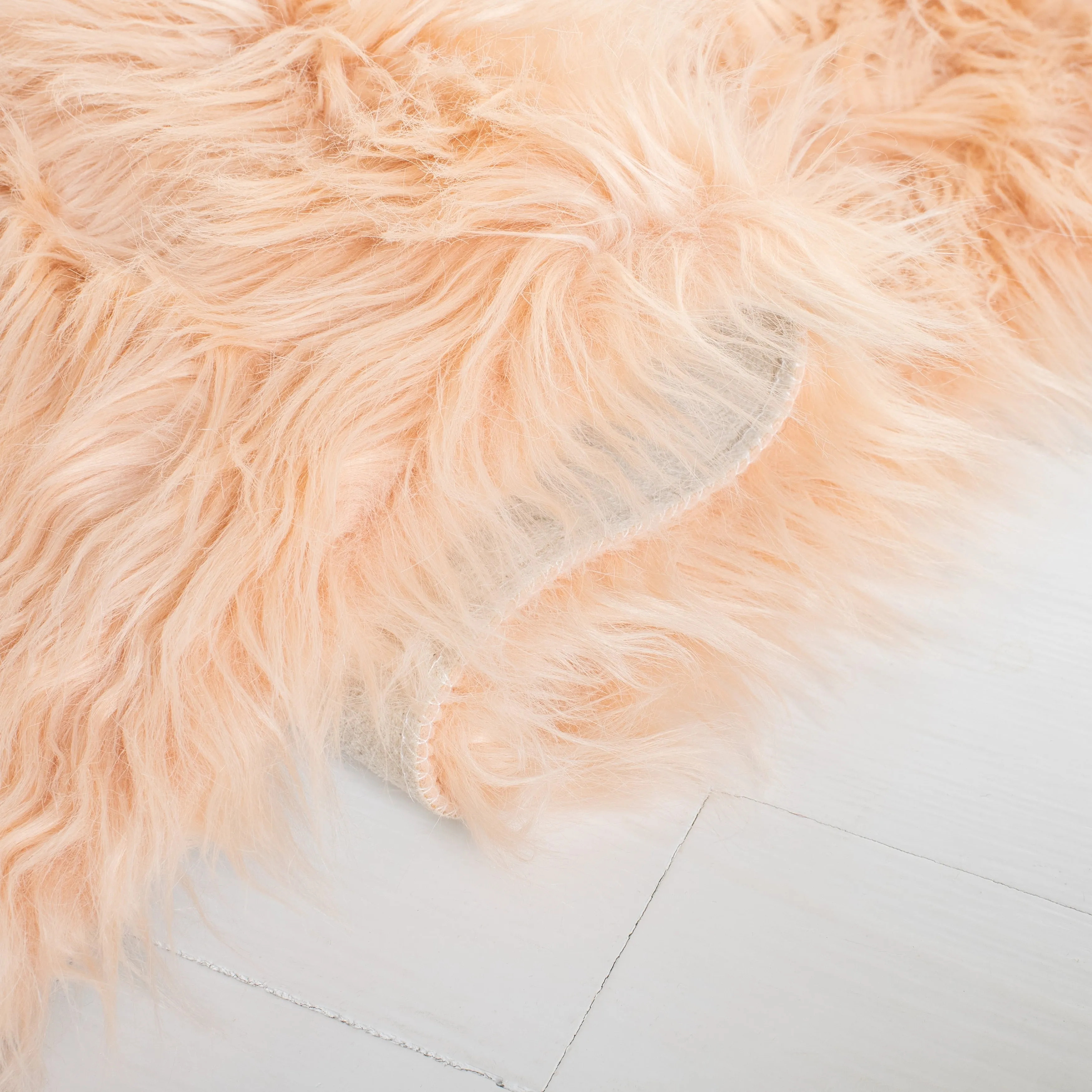SAFAVIEH Faux Sheep Silke Skin 2.4-inch Thick Rug