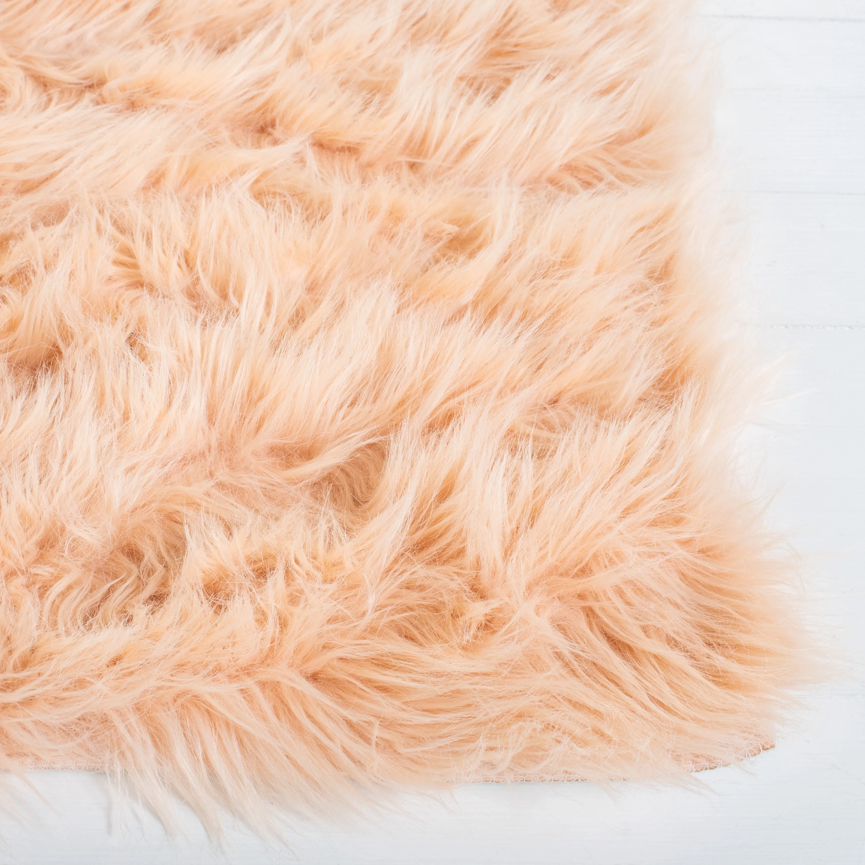 SAFAVIEH Faux Sheep Silke Skin 2.4-inch Thick Rug