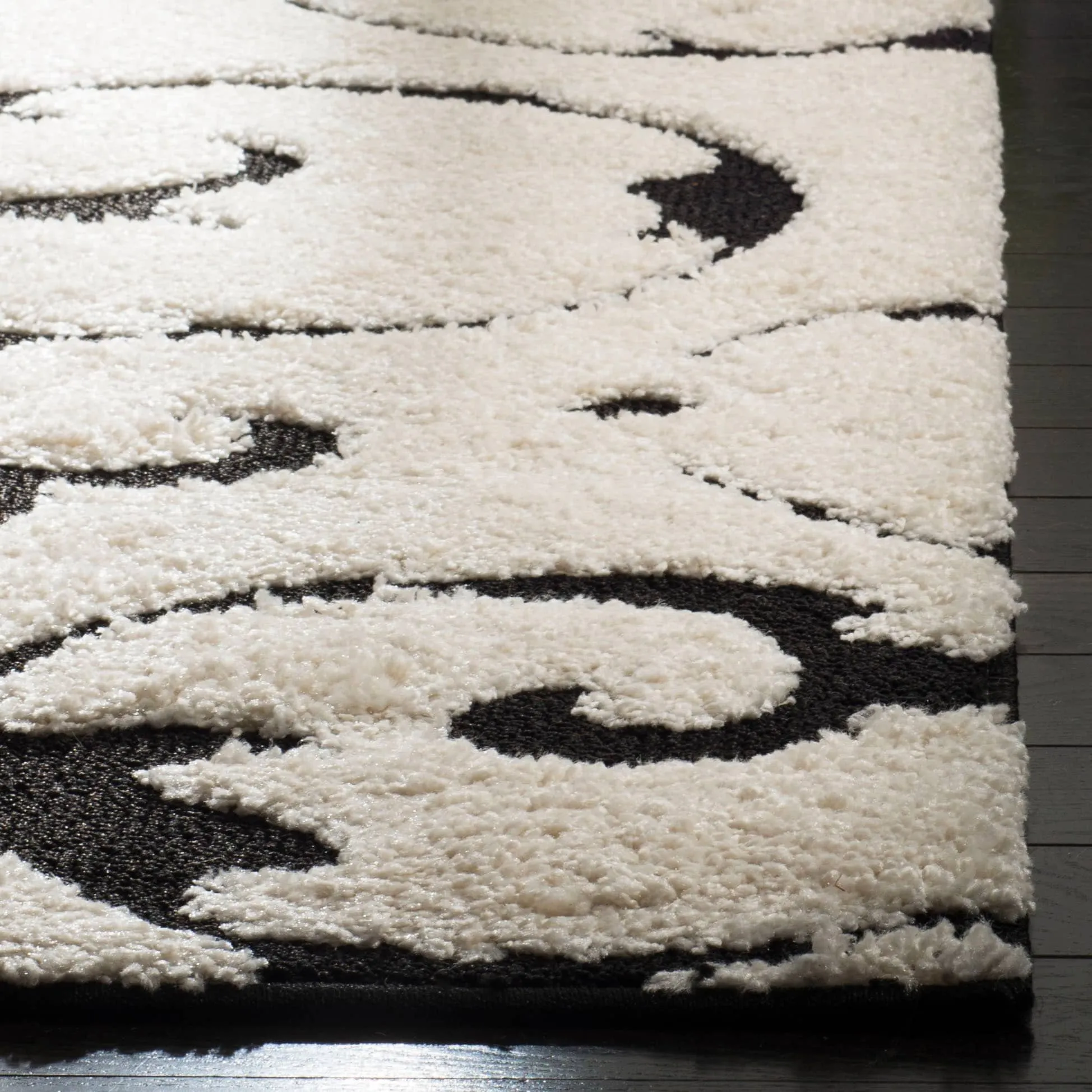 SAFAVIEH Florida Shag Hacer Scroll 1.2-inch Thick Rug