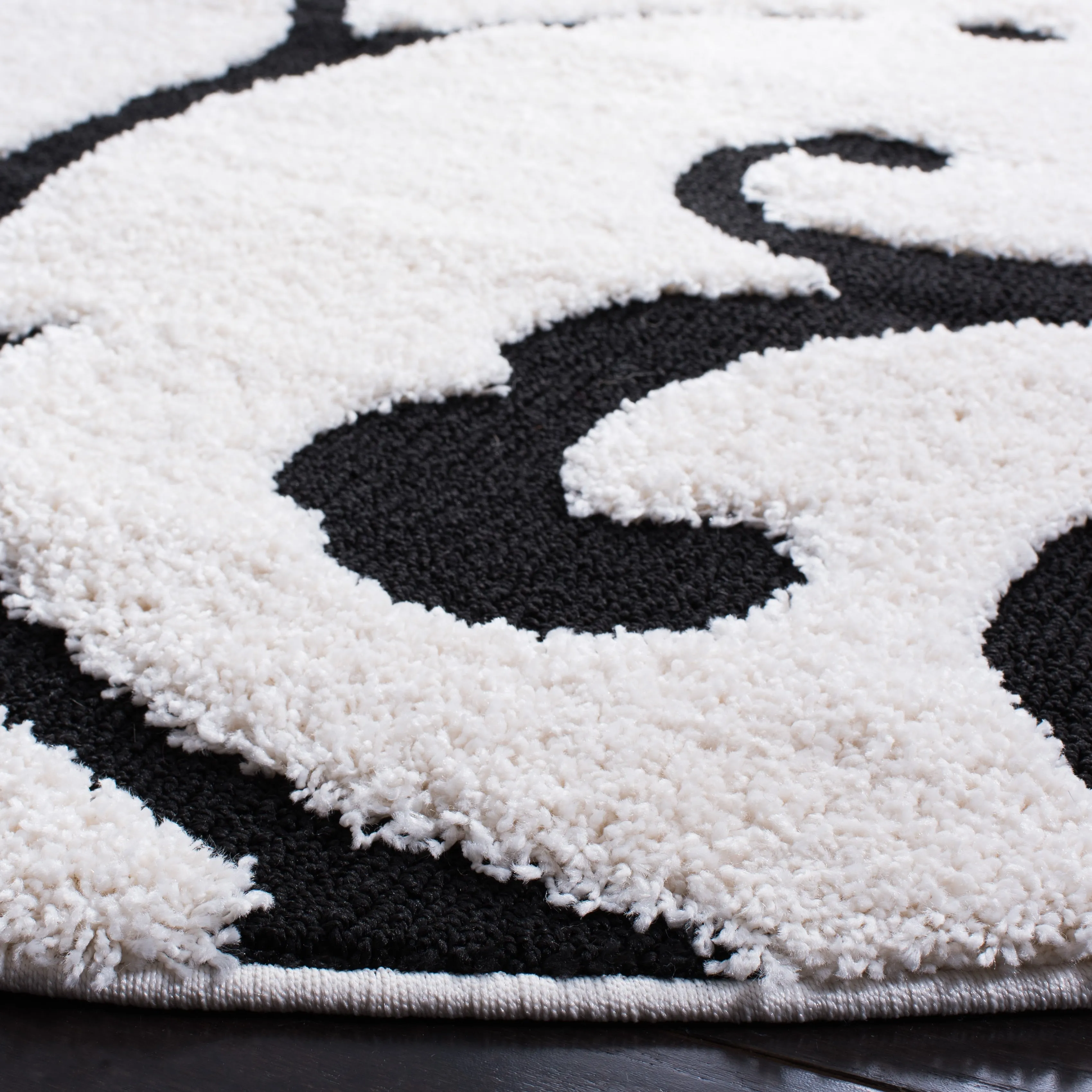 SAFAVIEH Florida Shag Hacer Scroll 1.2-inch Thick Rug