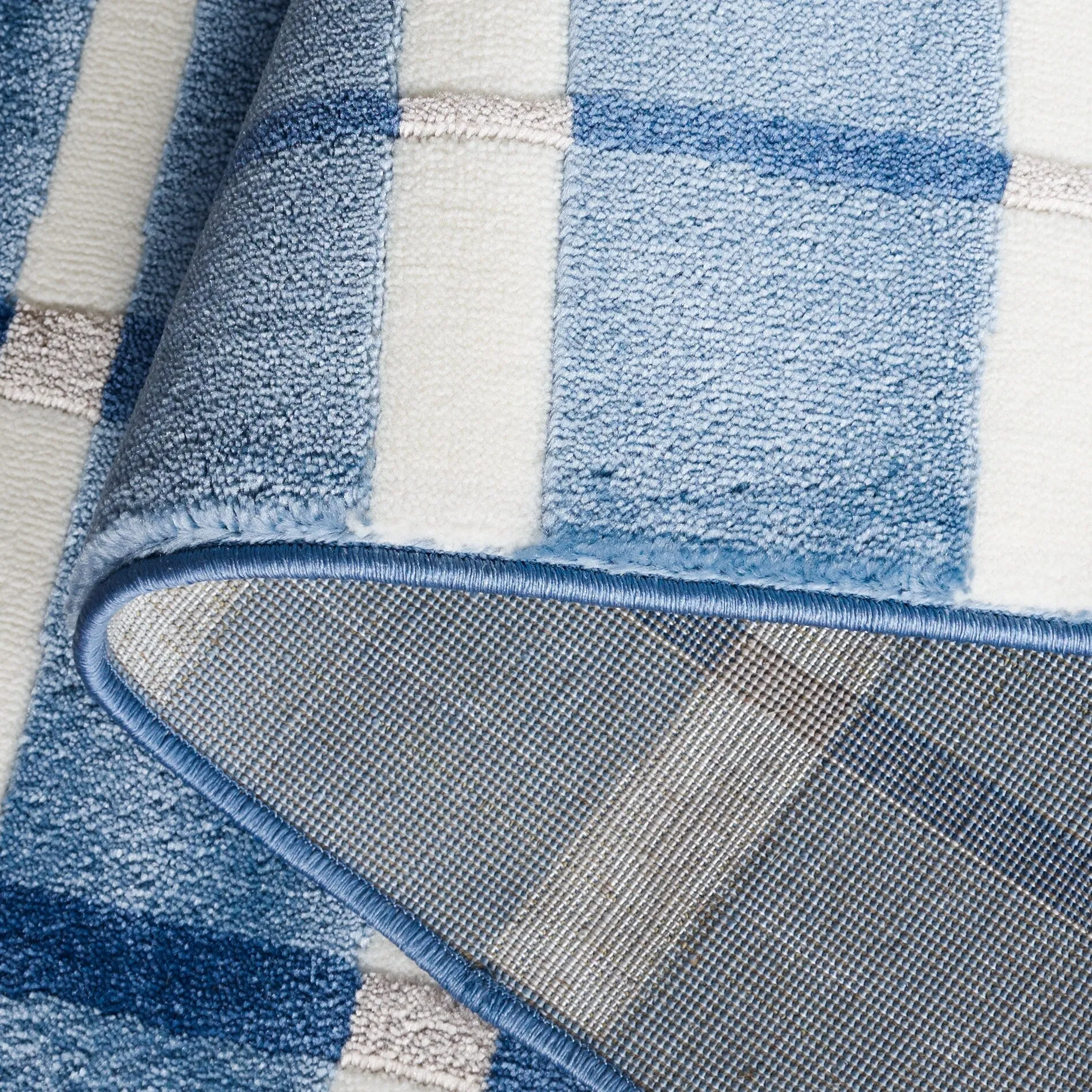 SAFAVIEH Groove Guenevere Modern & Contemporary Rug