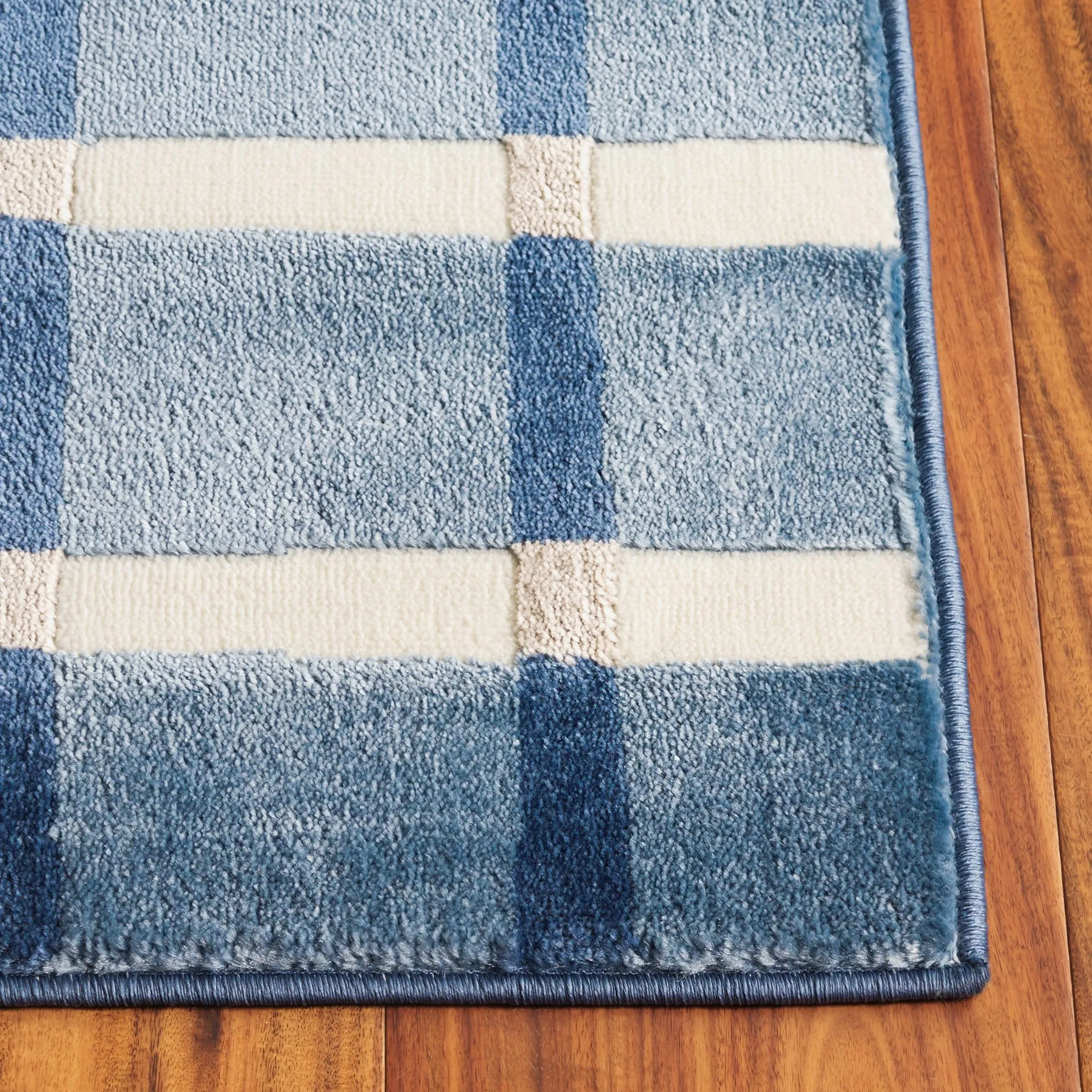 SAFAVIEH Groove Guenevere Modern & Contemporary Rug