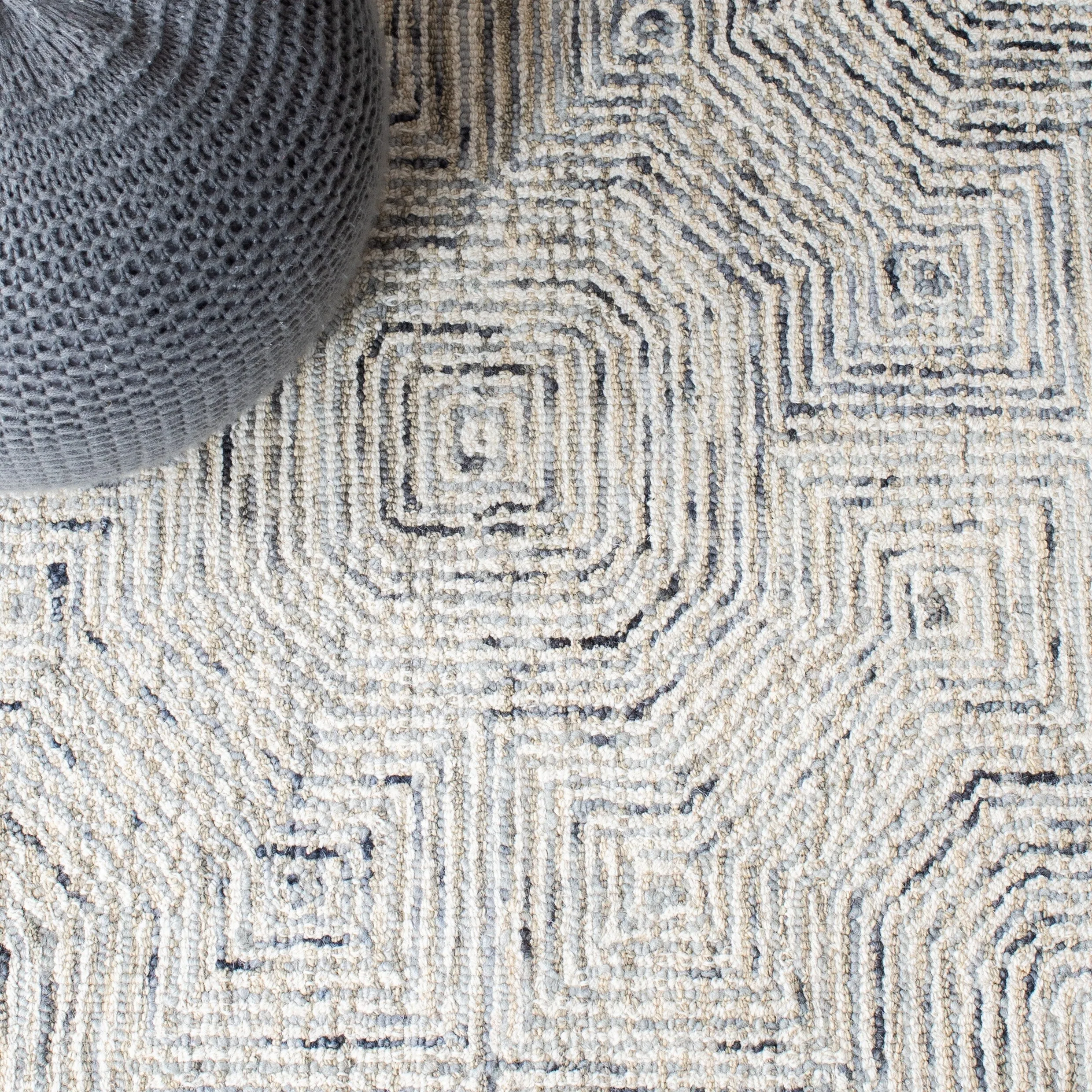 SAFAVIEH Handmade Aspen Arina Bohemian & Eclectic Tribal Wool