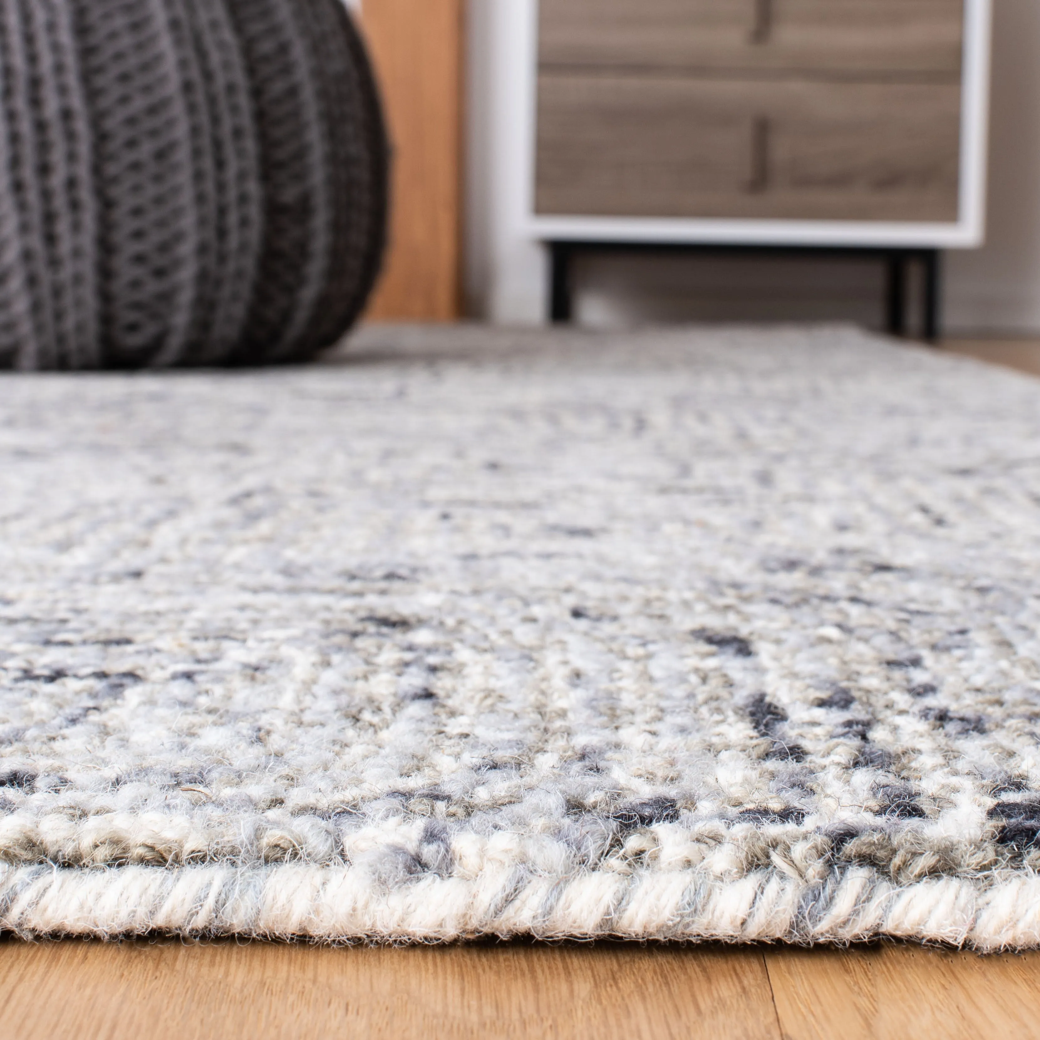 SAFAVIEH Handmade Aspen Arina Bohemian & Eclectic Tribal Wool