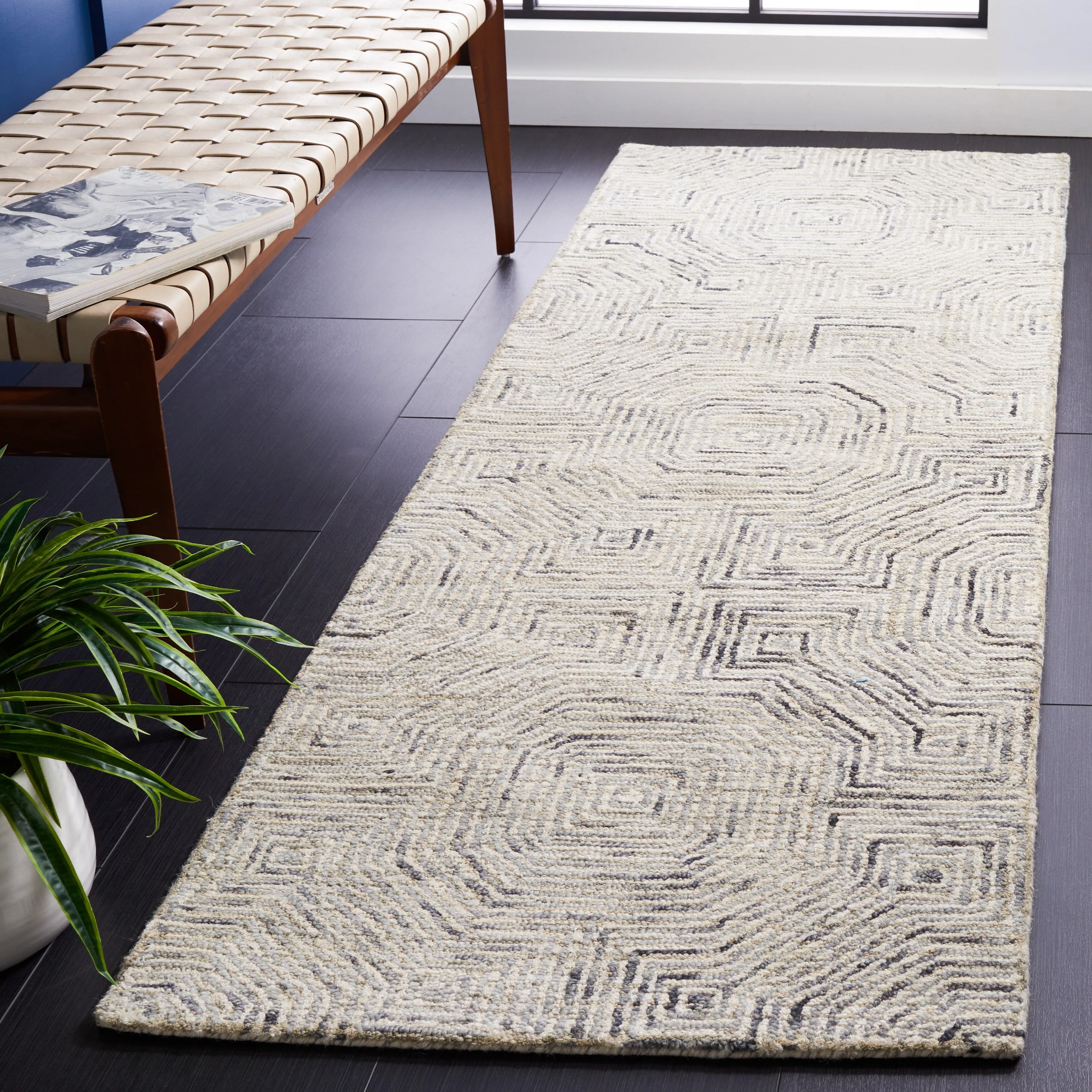 SAFAVIEH Handmade Aspen Arina Bohemian & Eclectic Tribal Wool