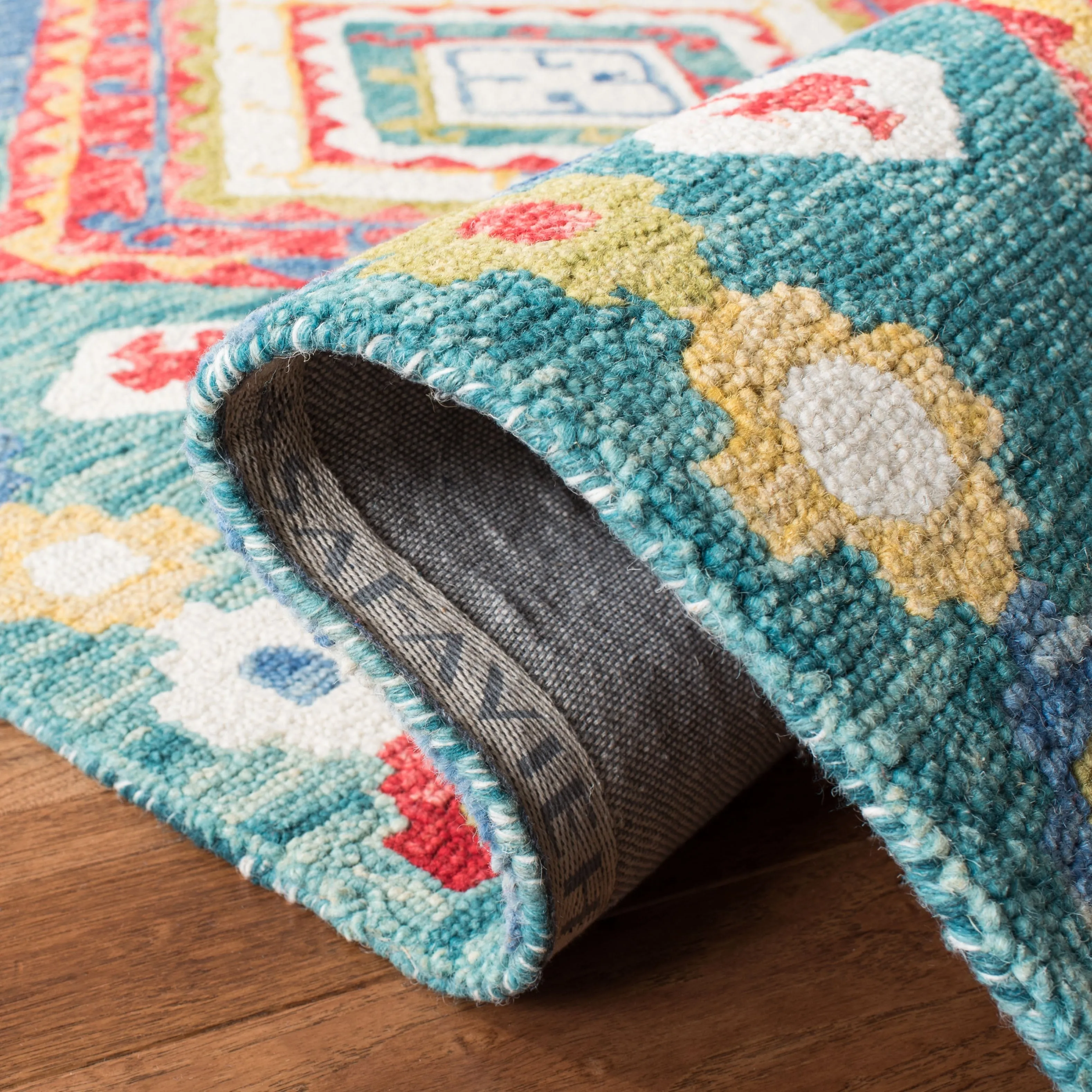 SAFAVIEH Handmade Aspen Impi & Eclectic Tribal Wool Rug