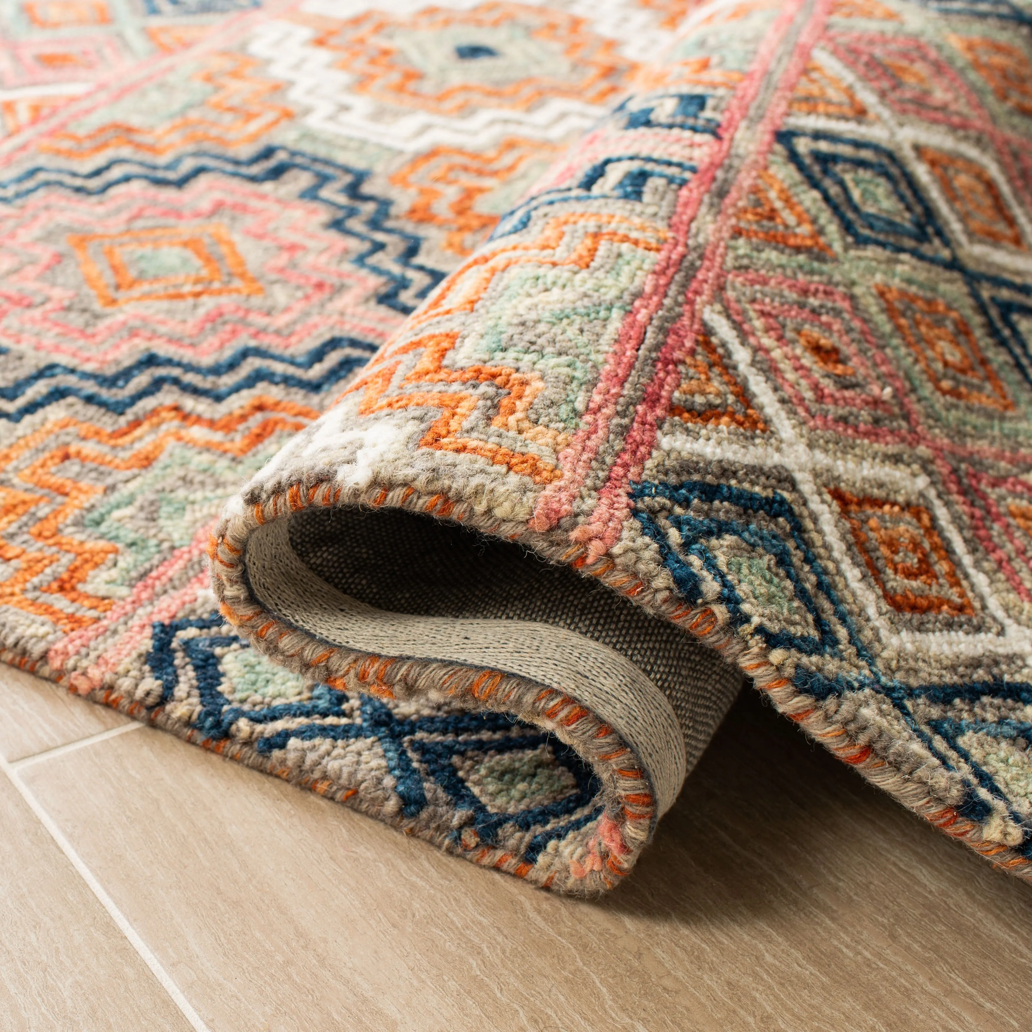 SAFAVIEH Handmade Aspen Perline Bohemian & Eclectic Tribal Wool
