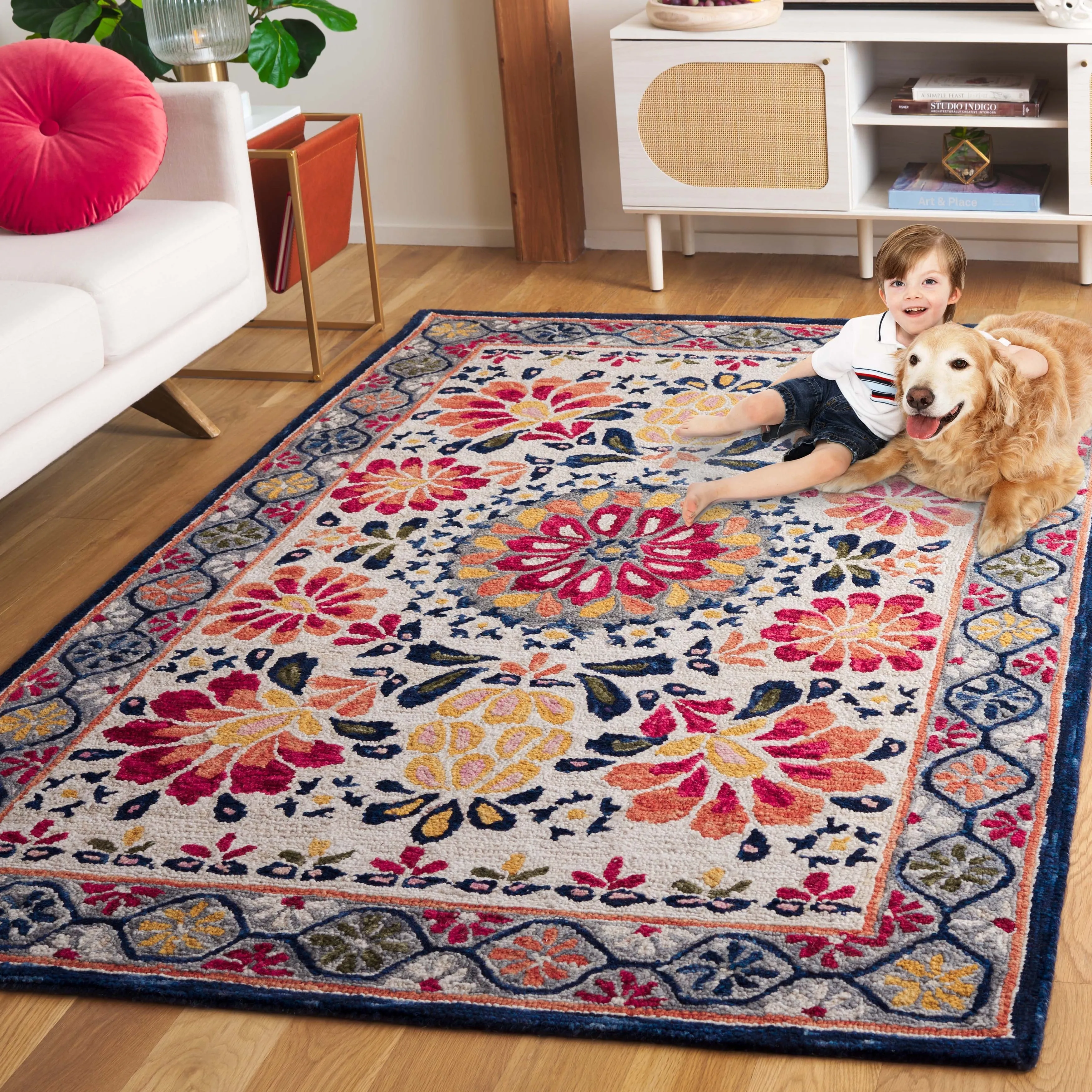 SAFAVIEH Handmade Blossom Kinneret French Country Wool Rug