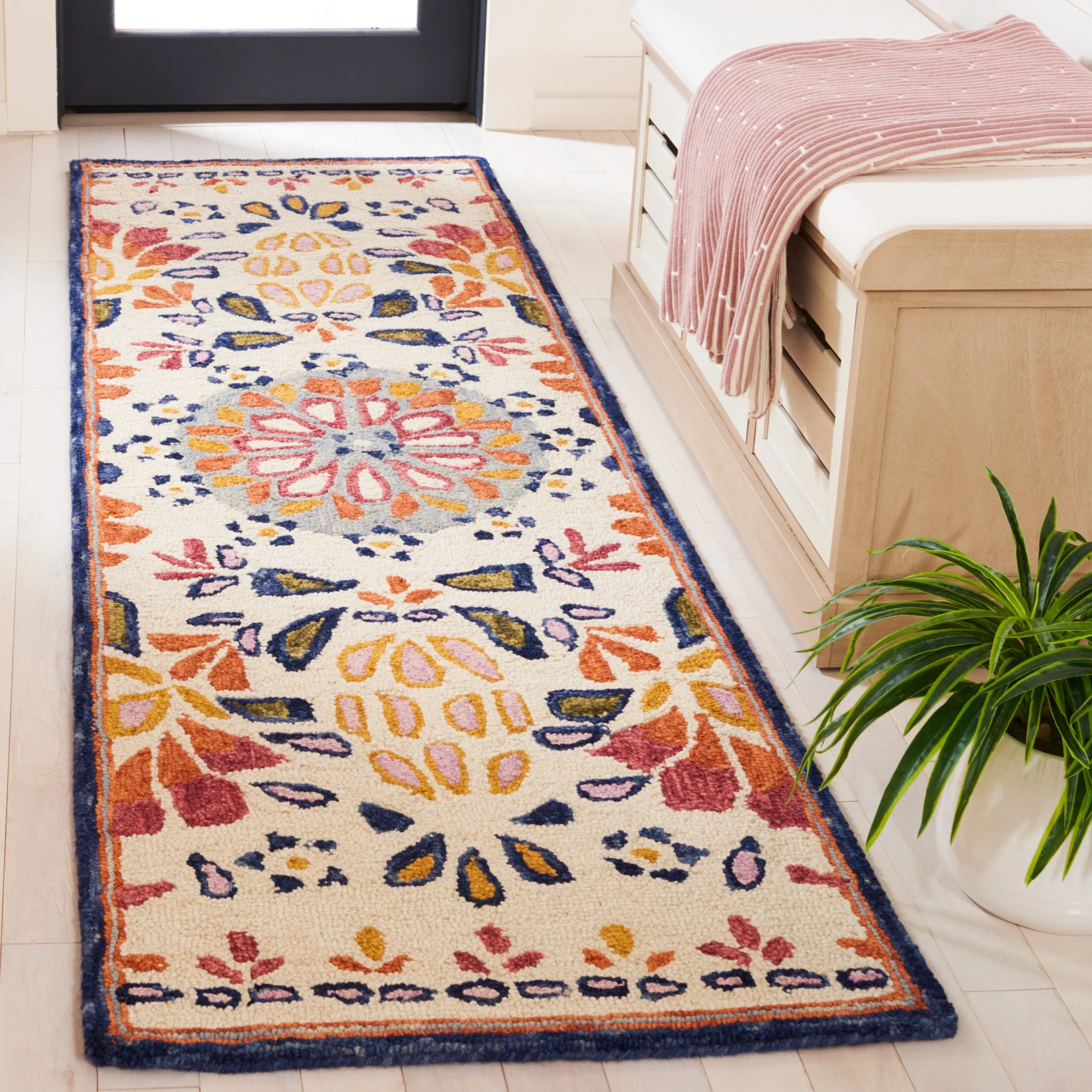 SAFAVIEH Handmade Blossom Kinneret French Country Wool Rug
