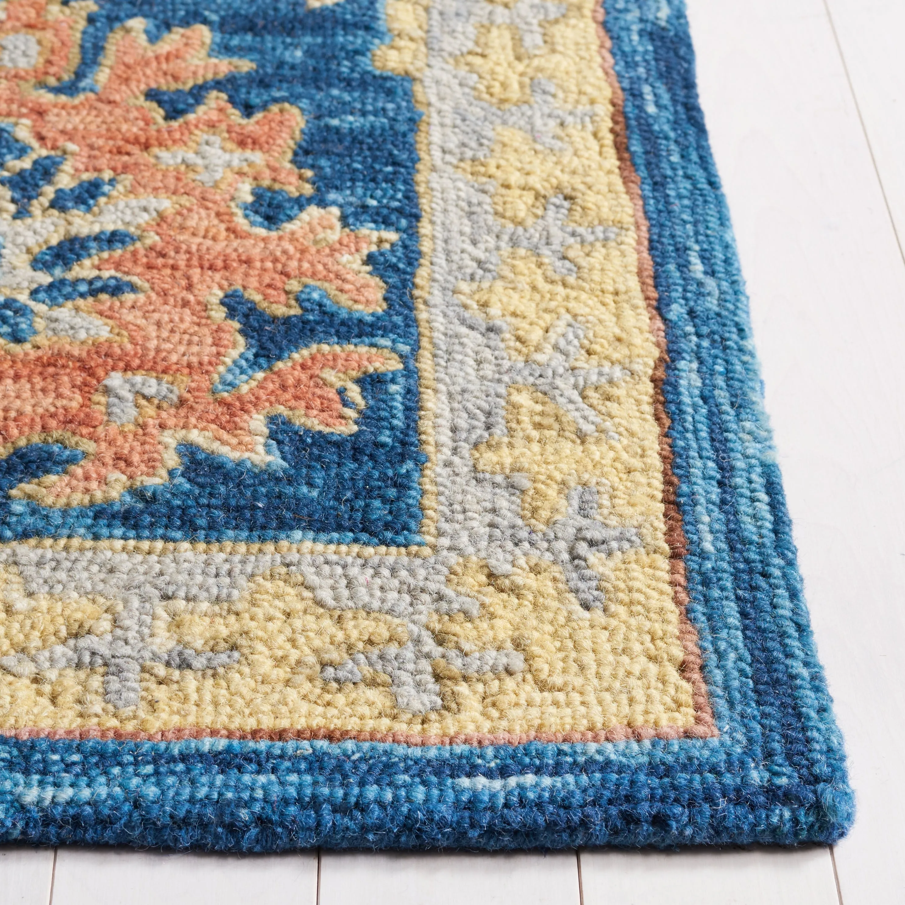 SAFAVIEH Handmade Blossom Petinka French Country Floral Wool Rug