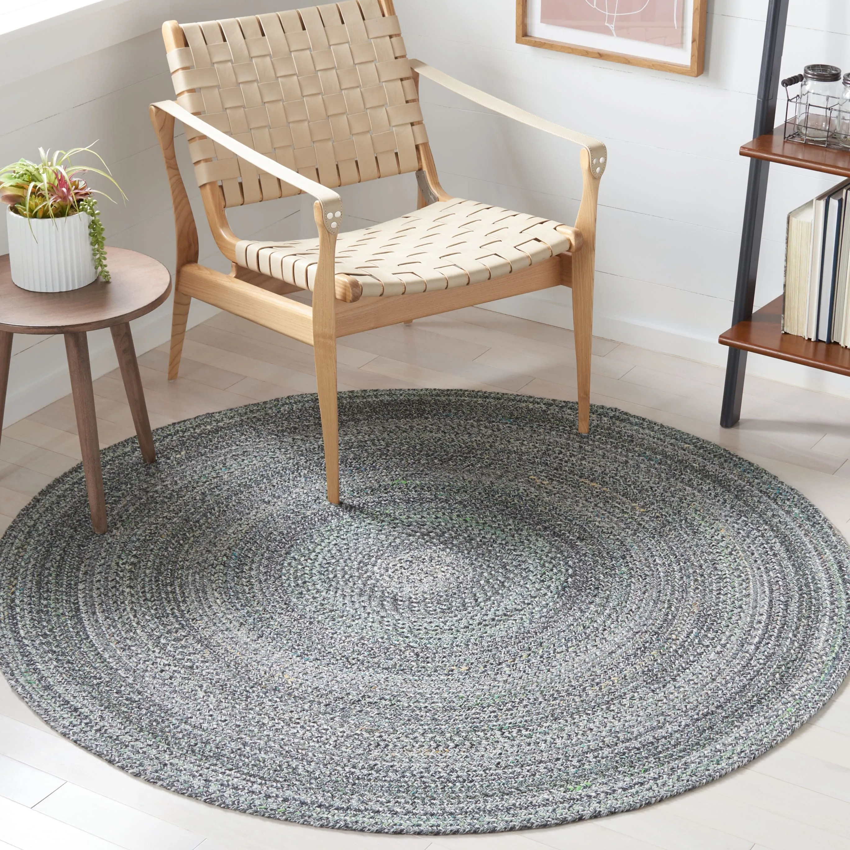 SAFAVIEH Handmade Braided Anastasie Round Rug