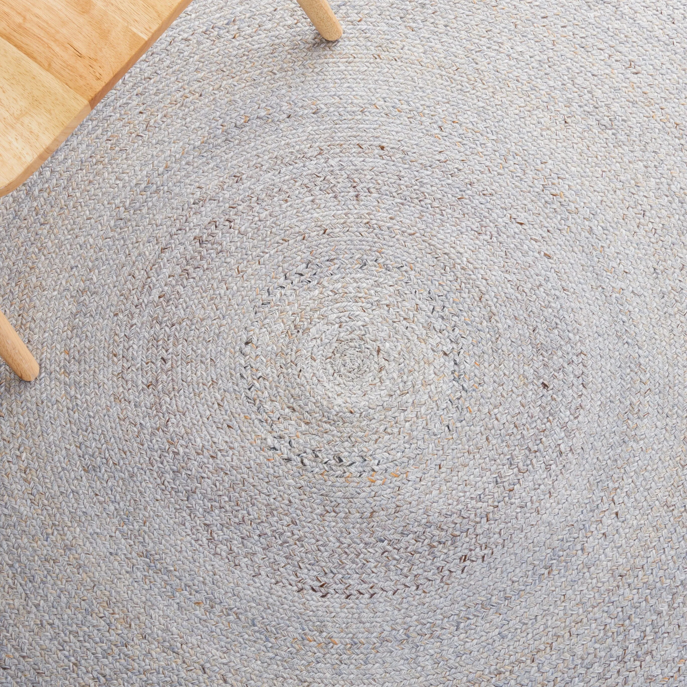 SAFAVIEH Handmade Braided Anastasie Round Rug