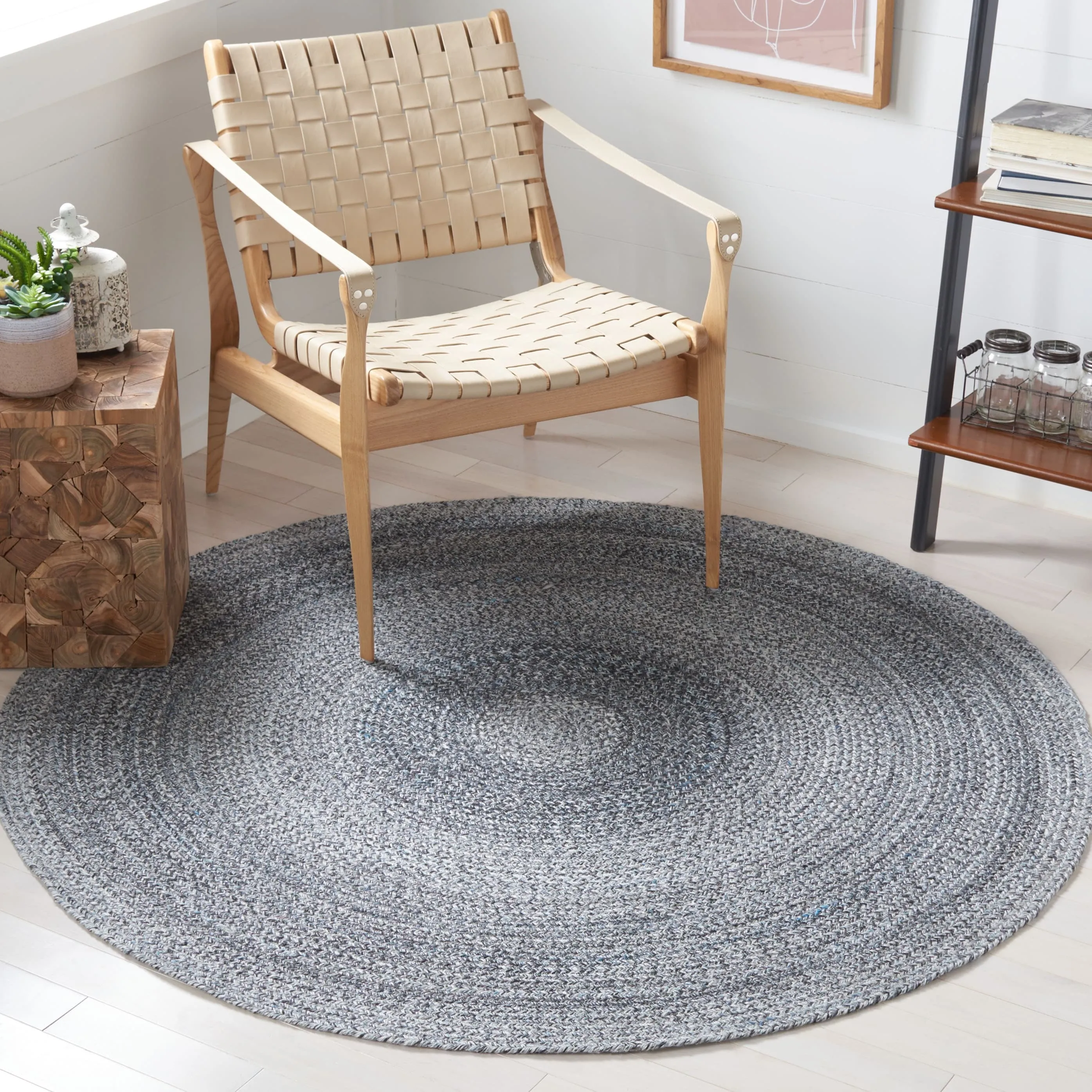 SAFAVIEH Handmade Braided Anastasie Round Rug