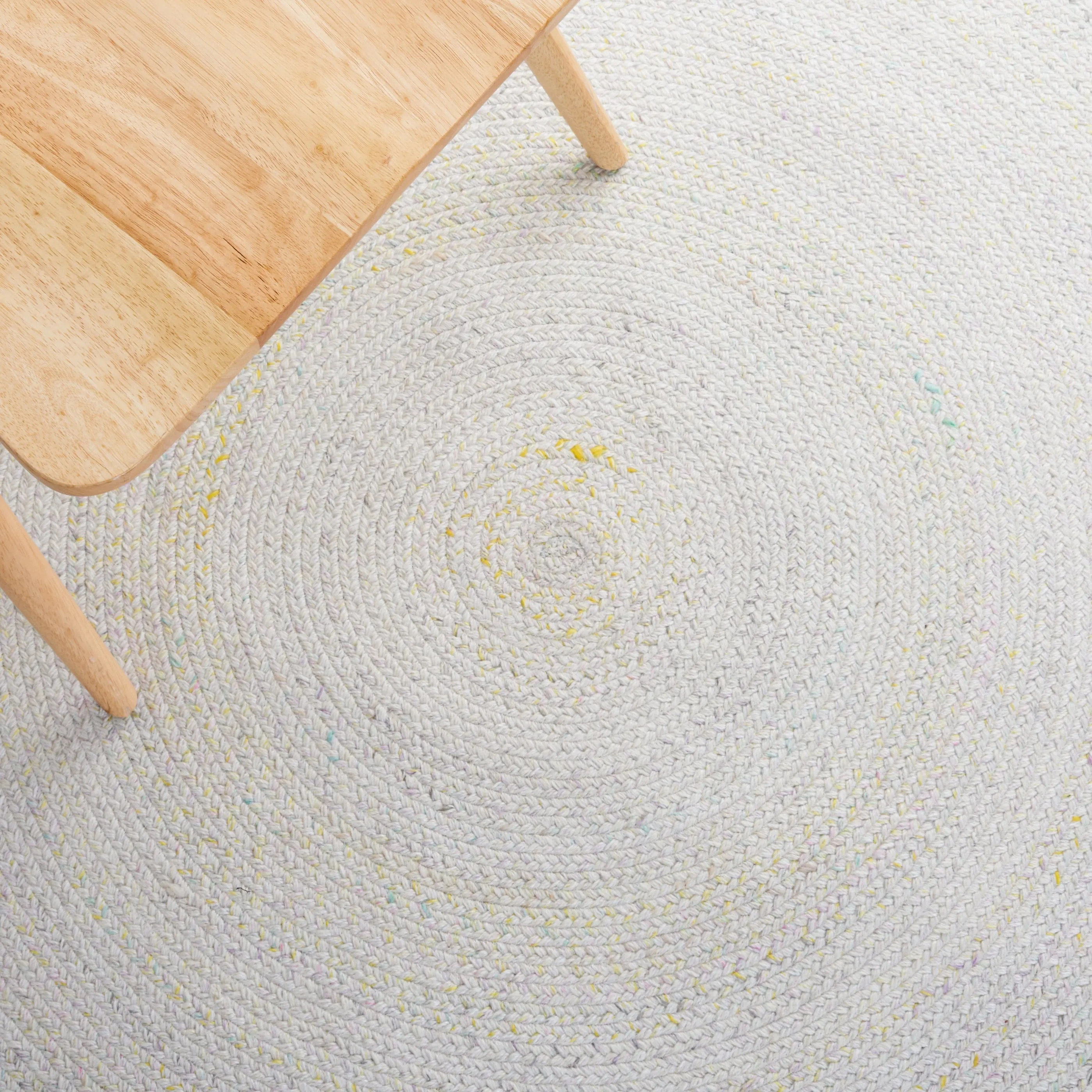 SAFAVIEH Handmade Braided Anastasie Round Rug