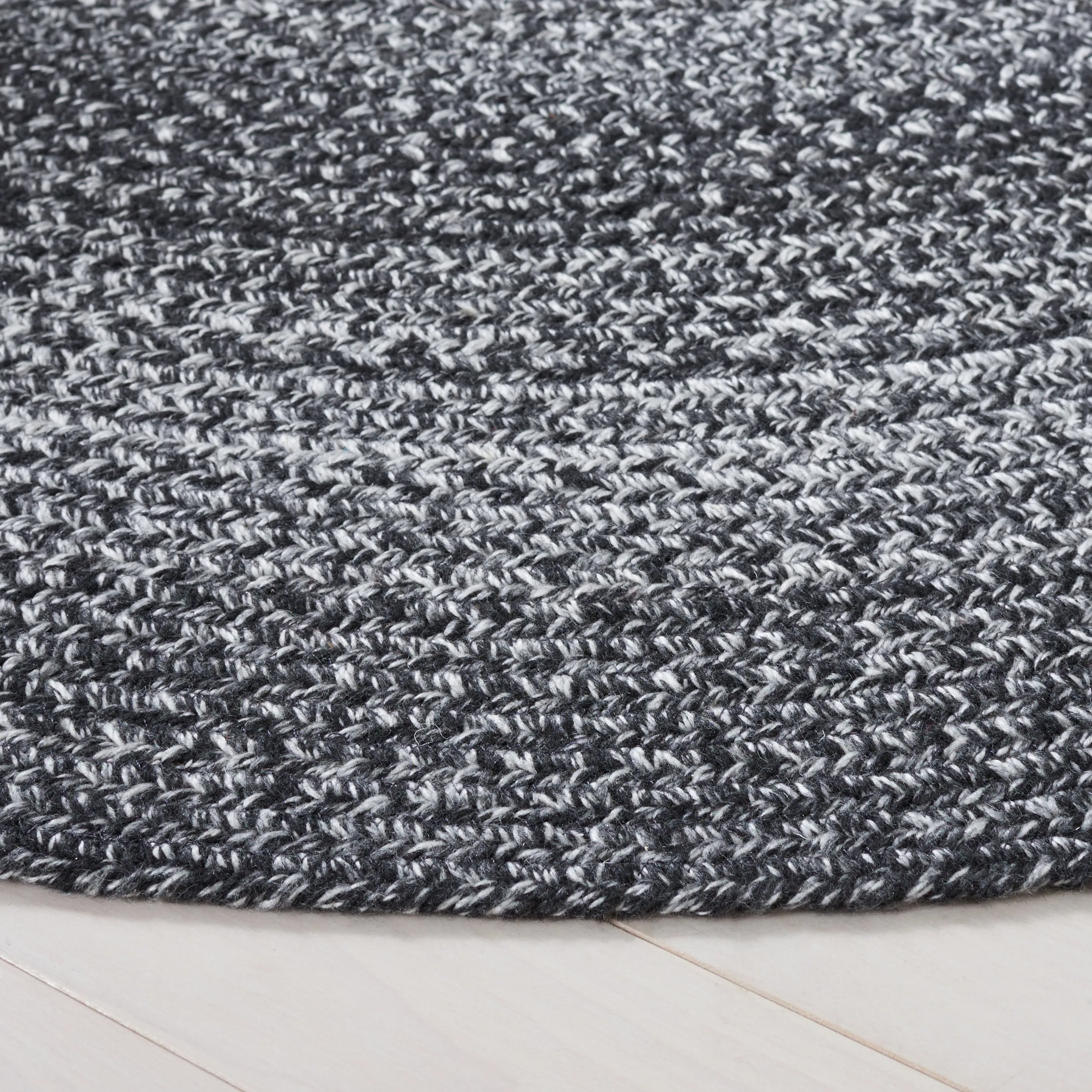 SAFAVIEH Handmade Braided Anastasie Round Rug