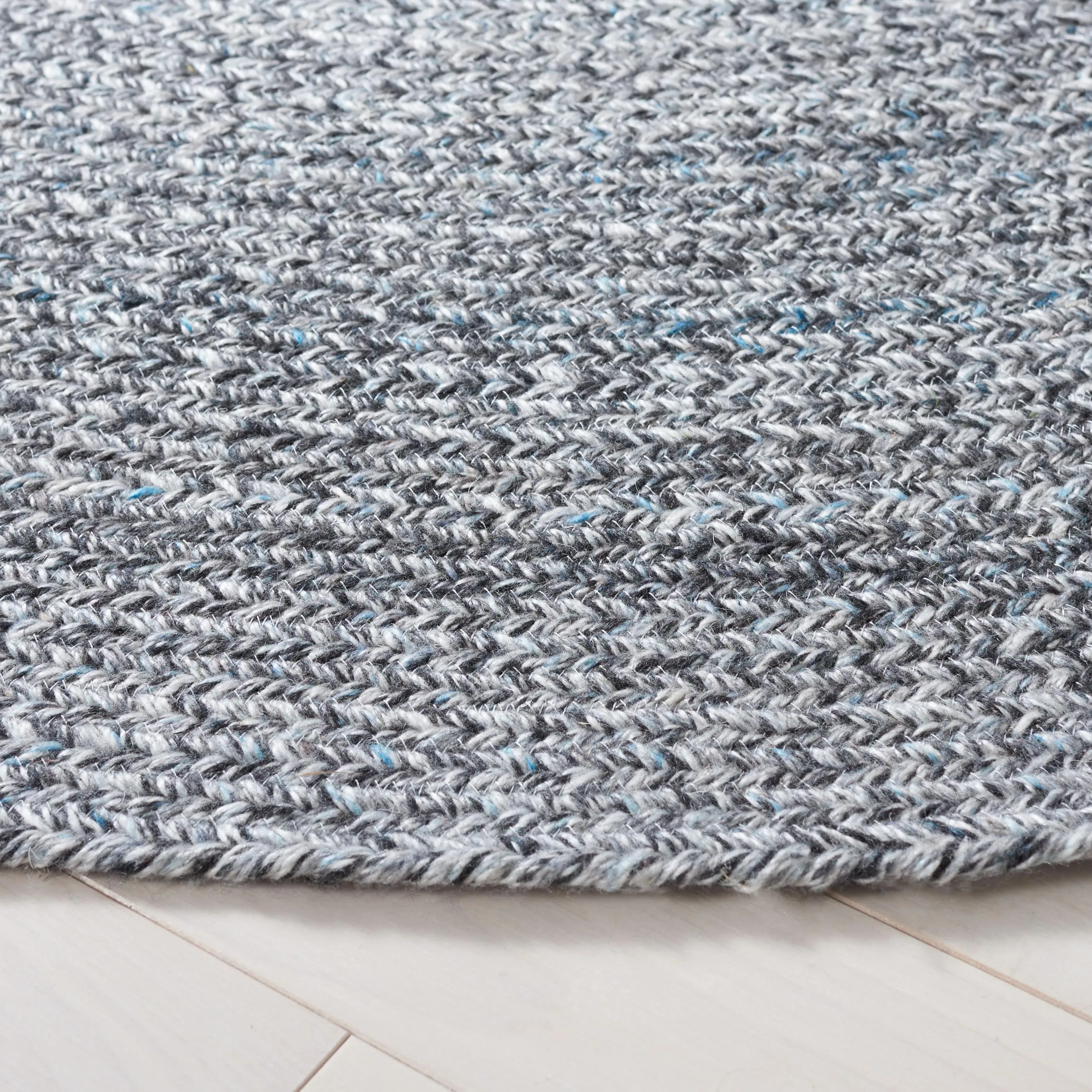 SAFAVIEH Handmade Braided Anastasie Round Rug
