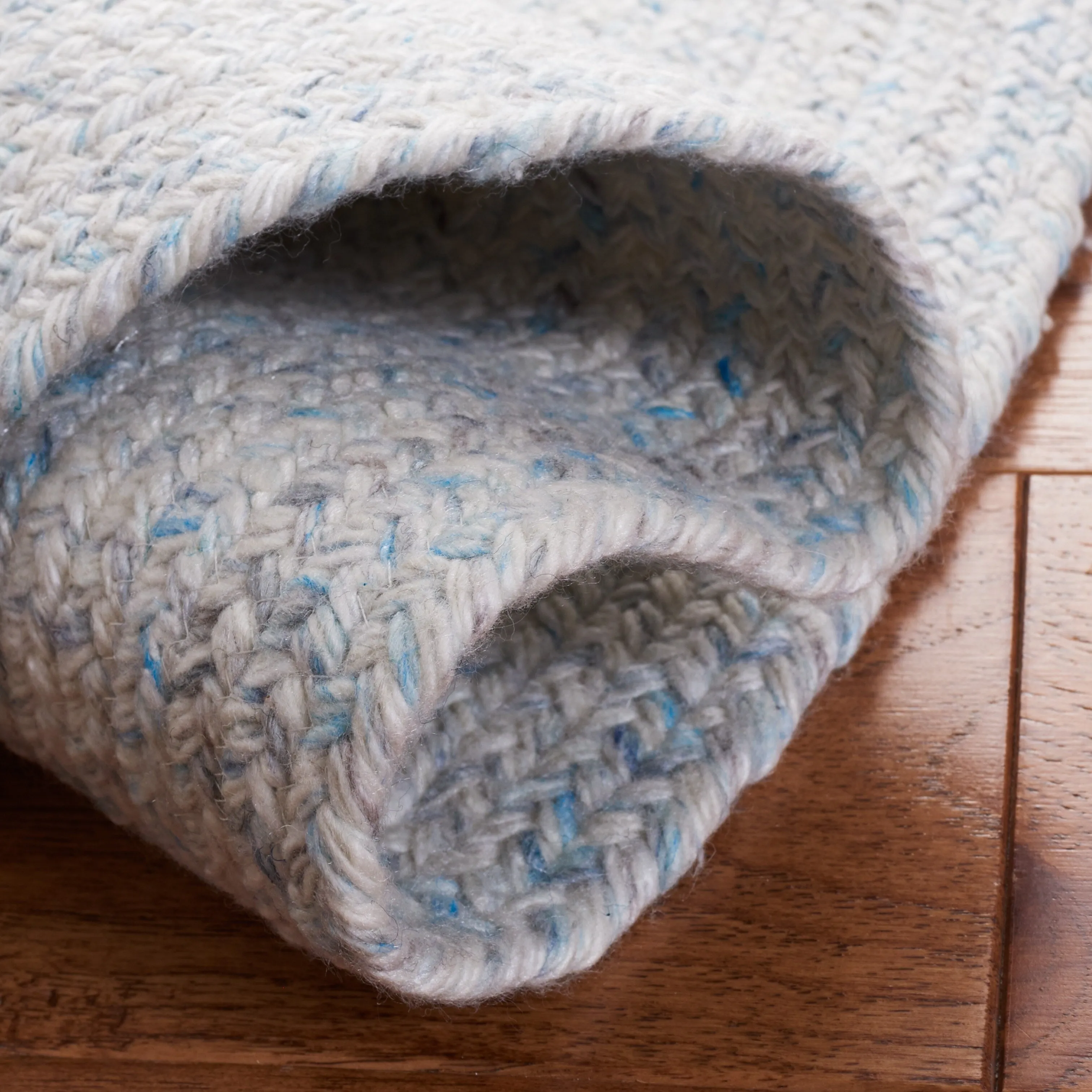 SAFAVIEH Handmade Braided Anastasie Round Rug