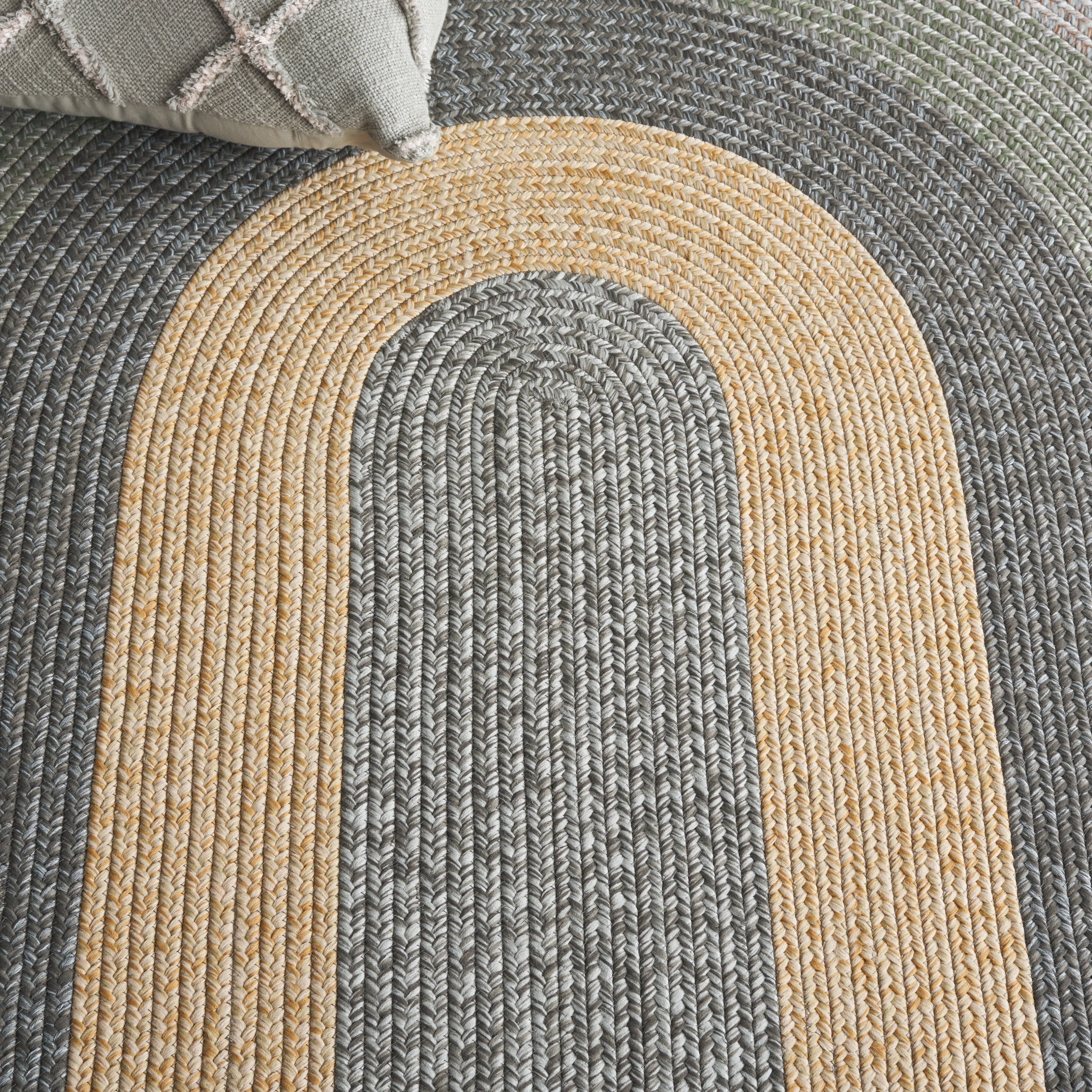 SAFAVIEH Handmade Braided Ecenur Indoor/Outdoor Machine Washable Rug