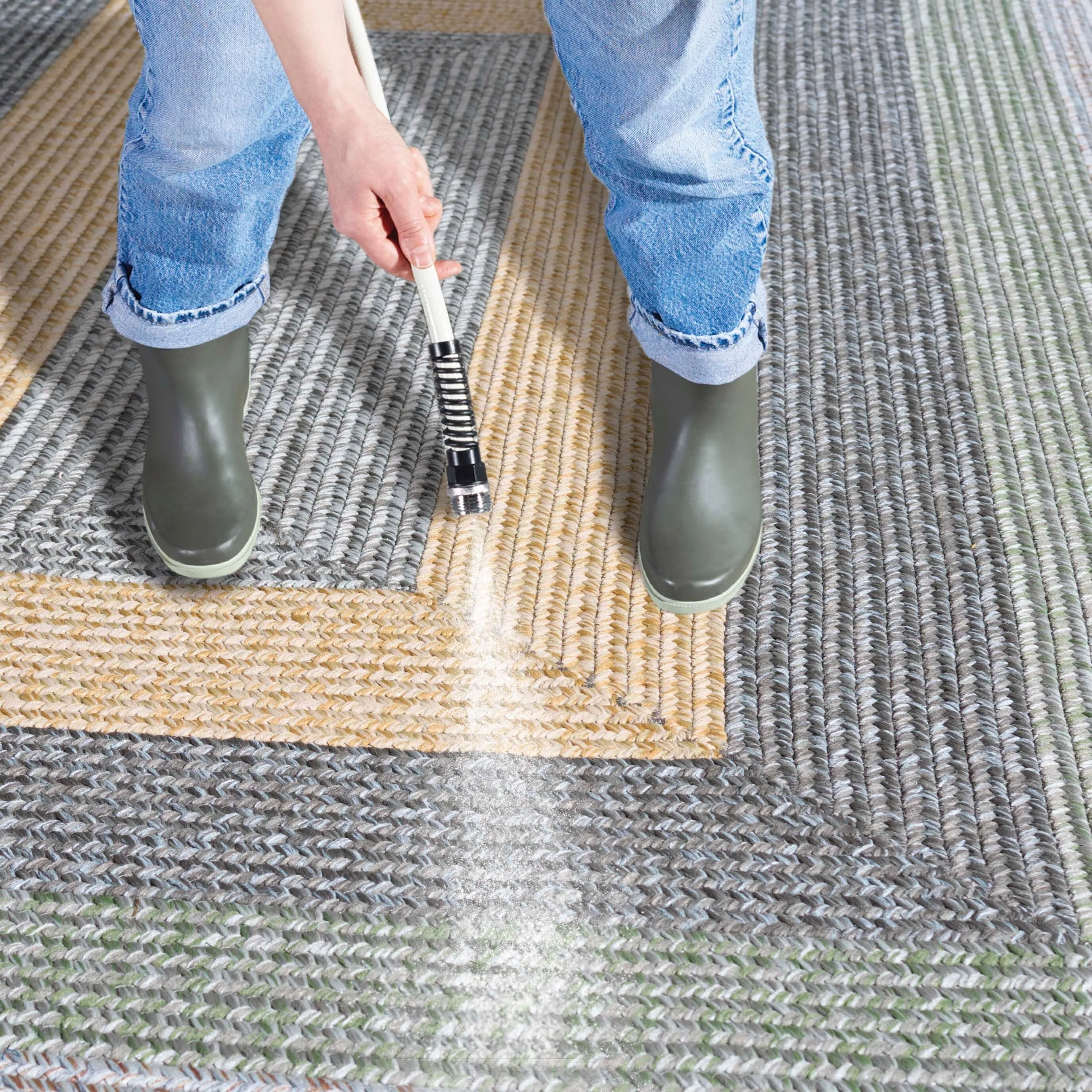 SAFAVIEH Handmade Braided Ecenur Indoor/Outdoor Machine Washable Rug