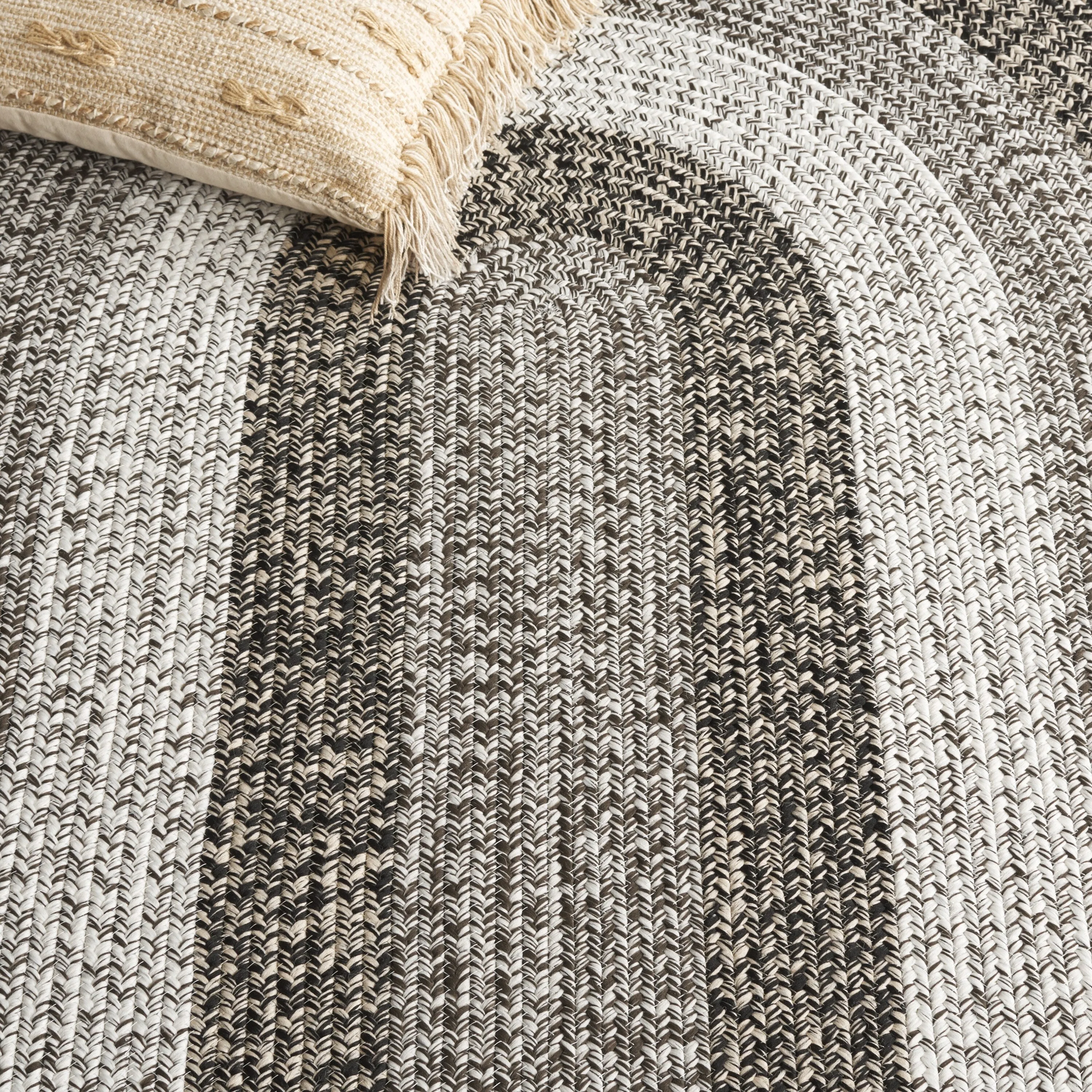 SAFAVIEH Handmade Braided Ecenur Indoor/Outdoor Machine Washable Rug