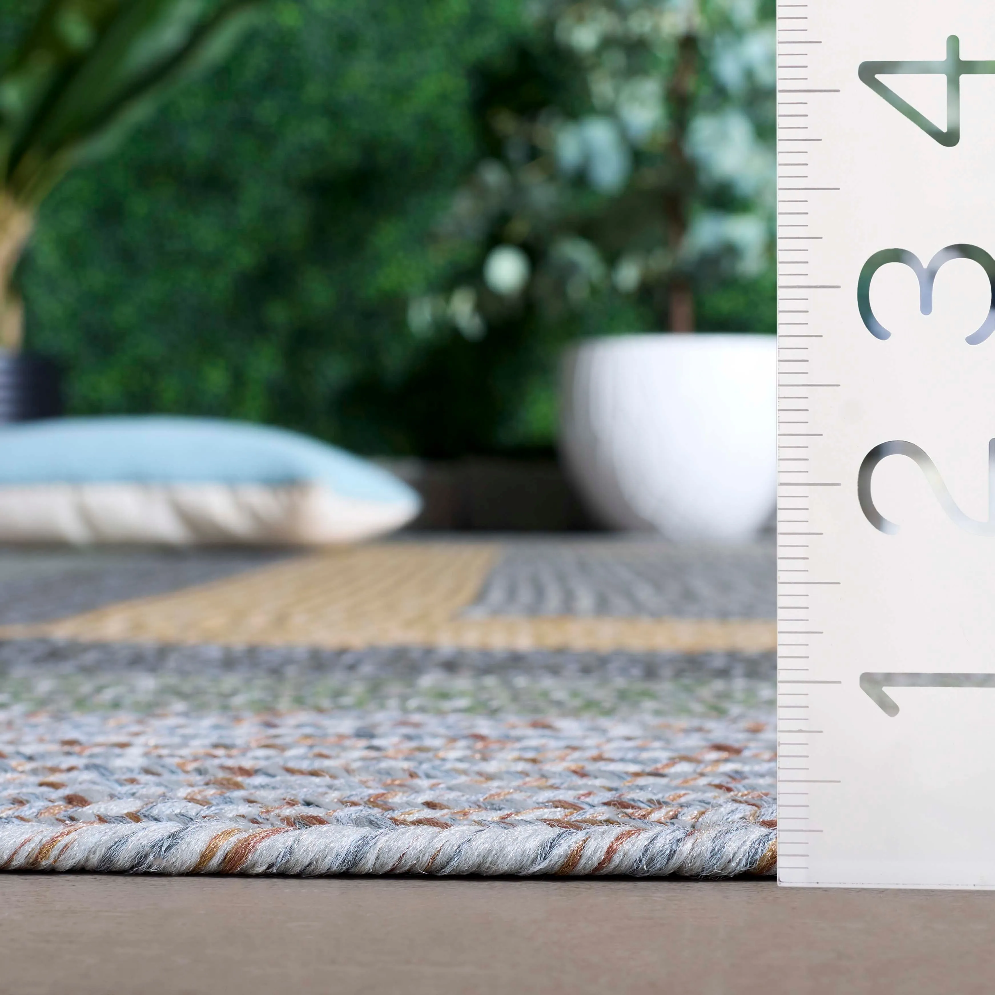 SAFAVIEH Handmade Braided Ecenur Indoor/Outdoor Machine Washable Rug