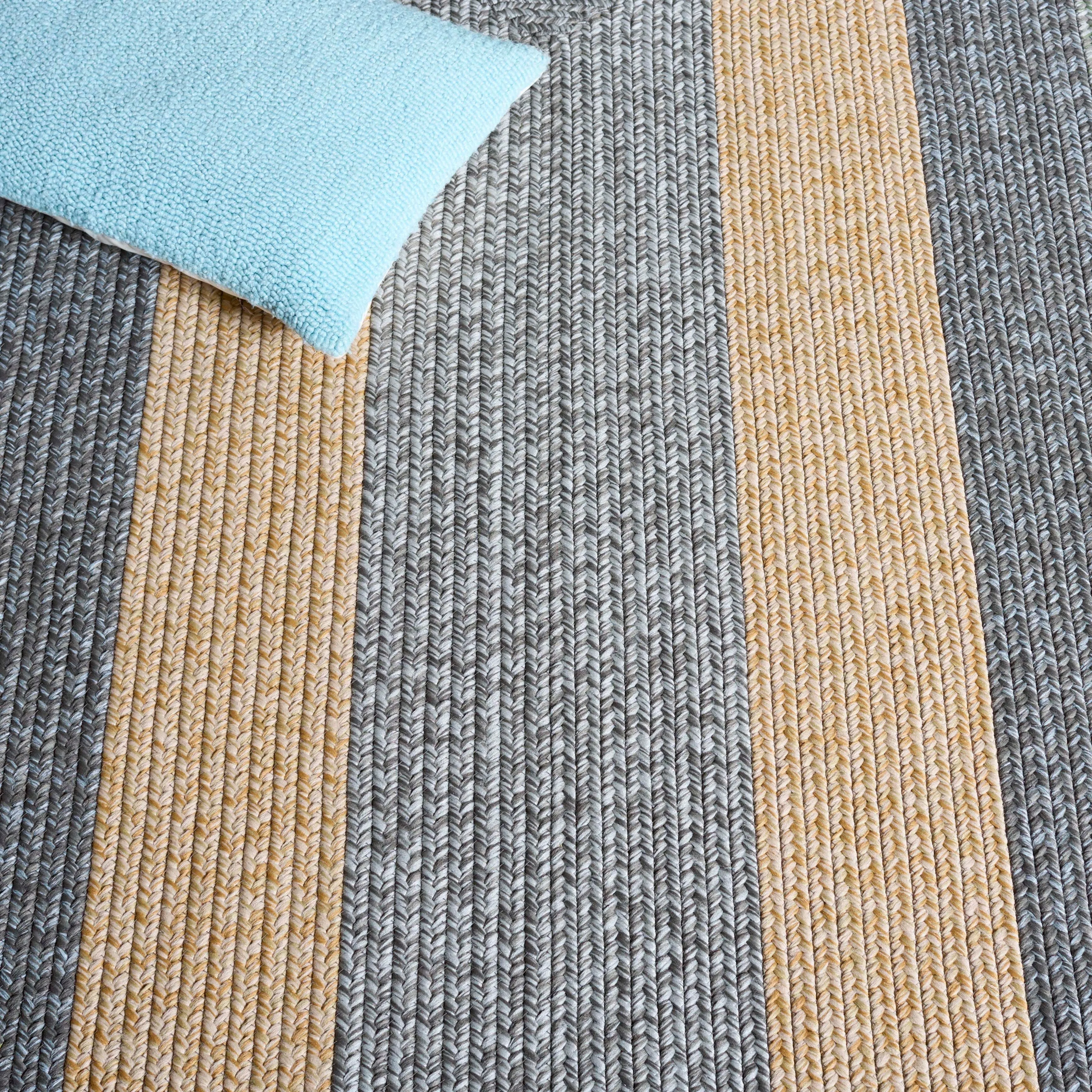 SAFAVIEH Handmade Braided Ecenur Indoor/Outdoor Machine Washable Rug