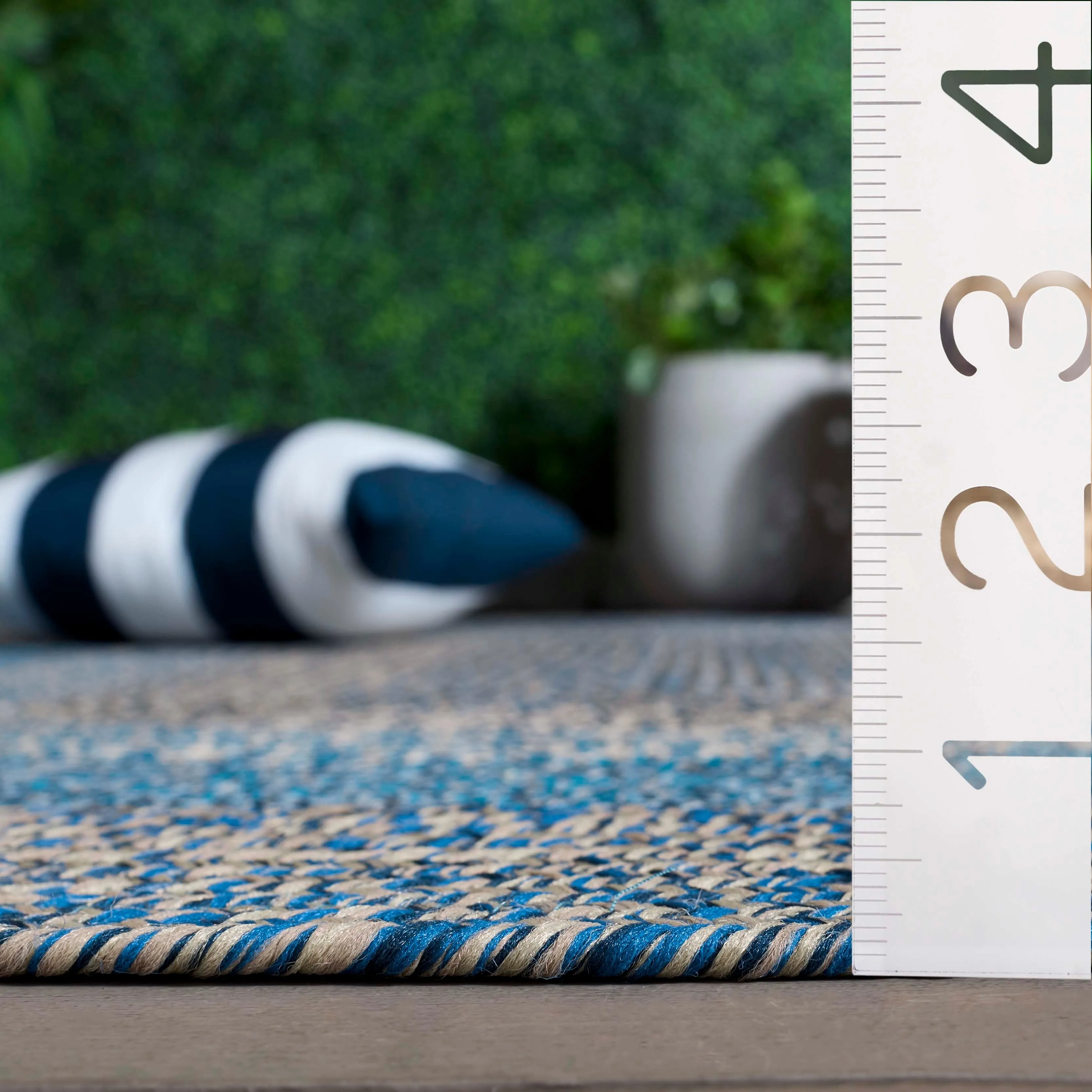 SAFAVIEH Handmade Braided Ecenur Indoor/Outdoor Machine Washable Rug