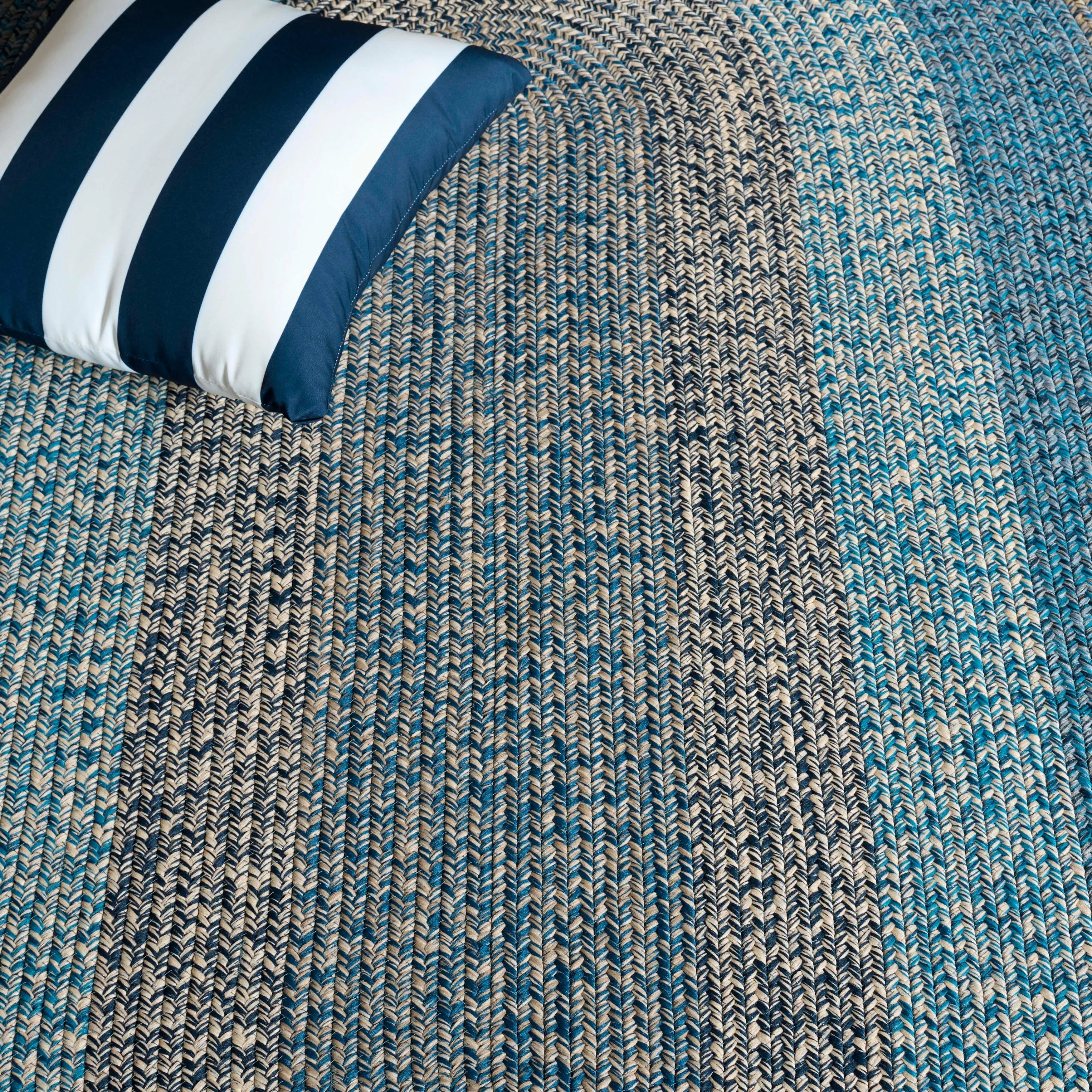 SAFAVIEH Handmade Braided Ecenur Indoor/Outdoor Machine Washable Rug