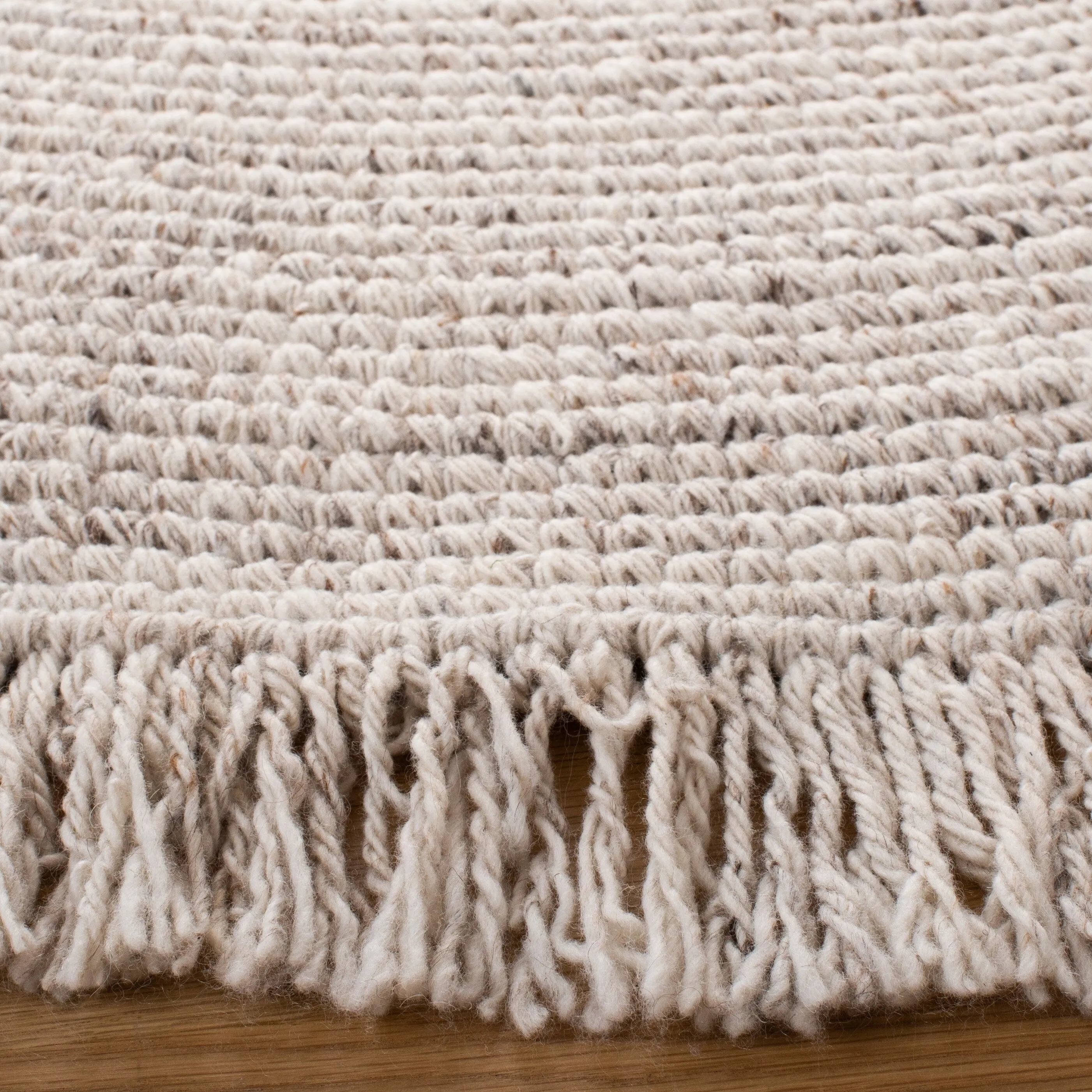 SAFAVIEH Handmade Braided Pelagia Fringe Round Rug