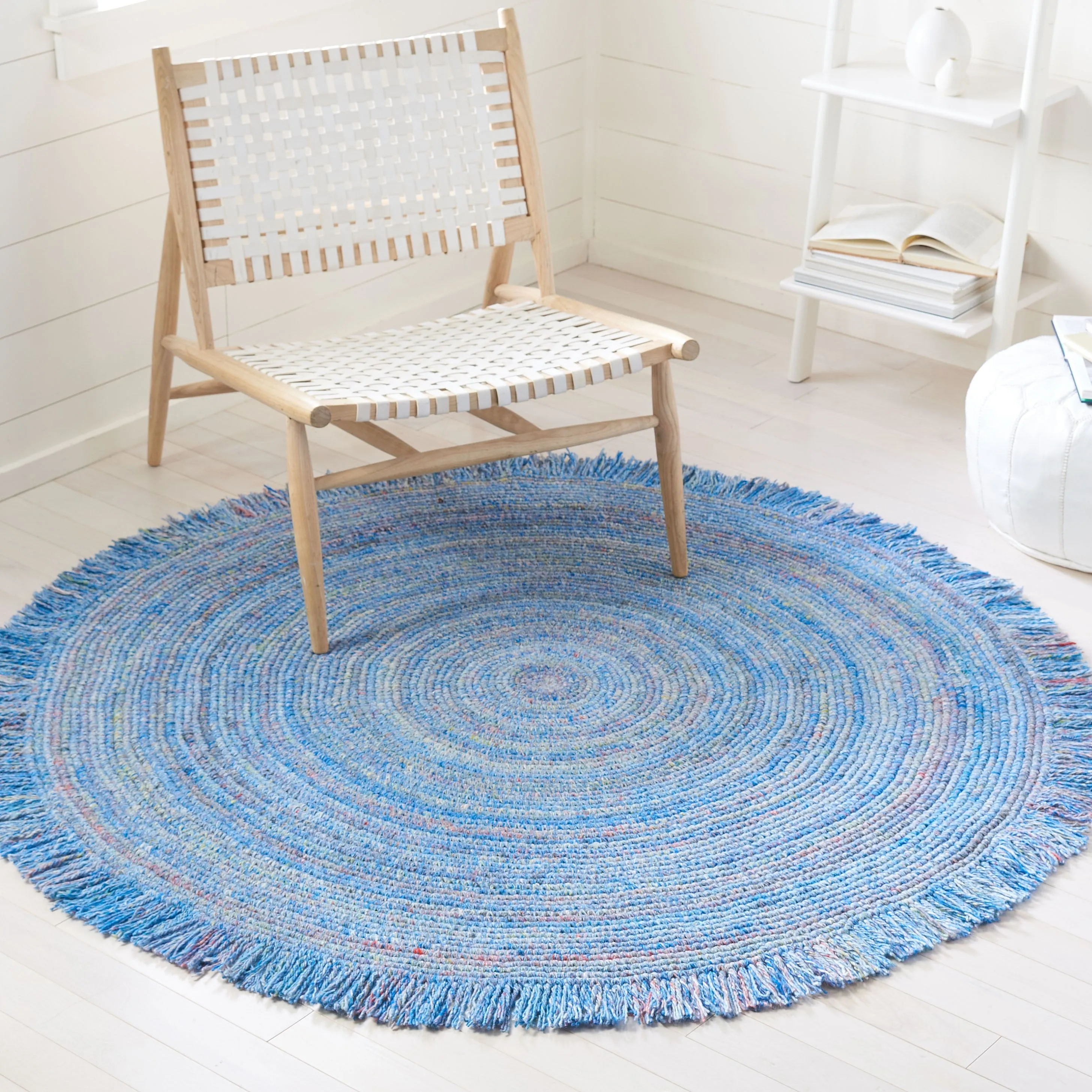 SAFAVIEH Handmade Braided Pelagia Fringe Round Rug