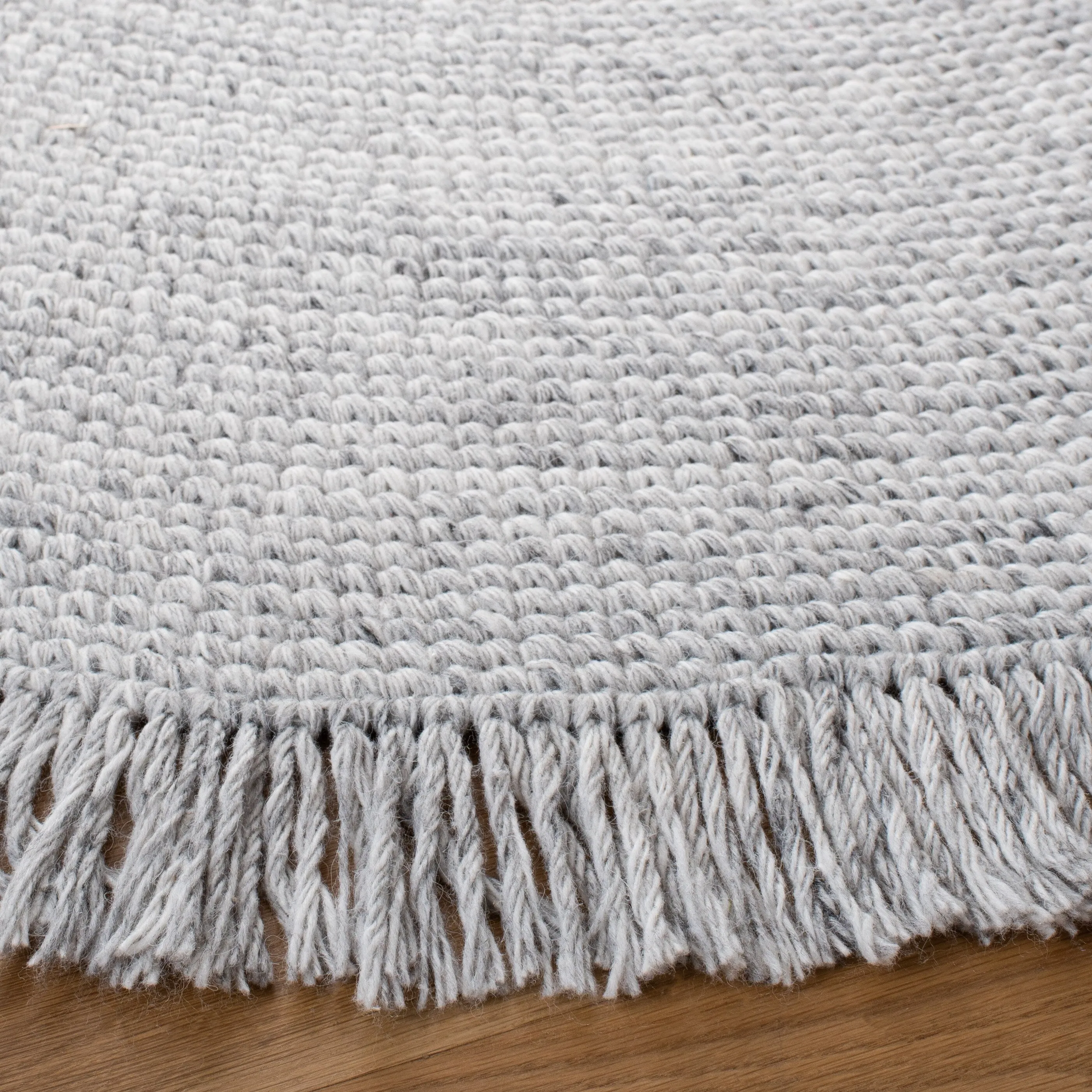 SAFAVIEH Handmade Braided Pelagia Fringe Round Rug