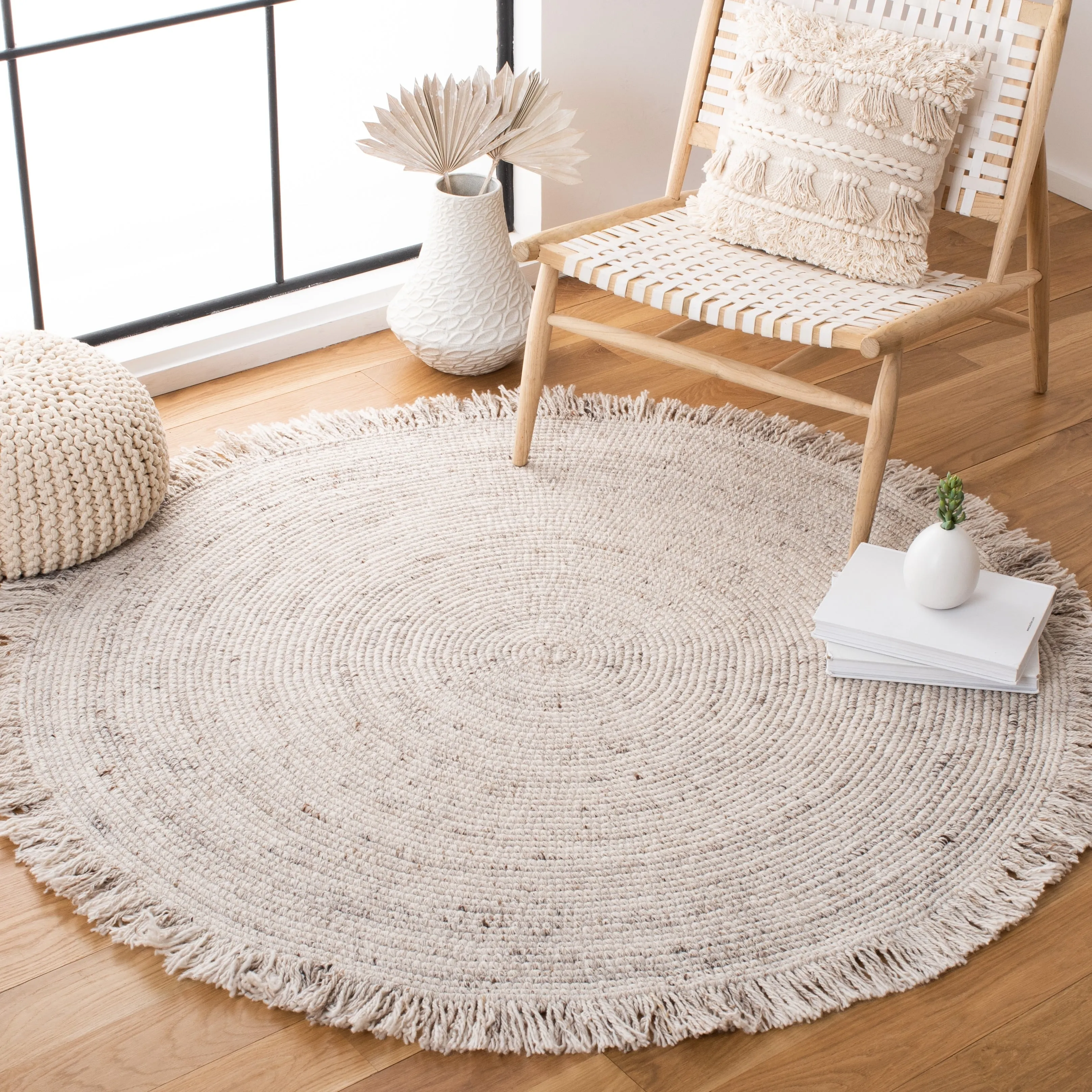 SAFAVIEH Handmade Braided Pelagia Fringe Round Rug
