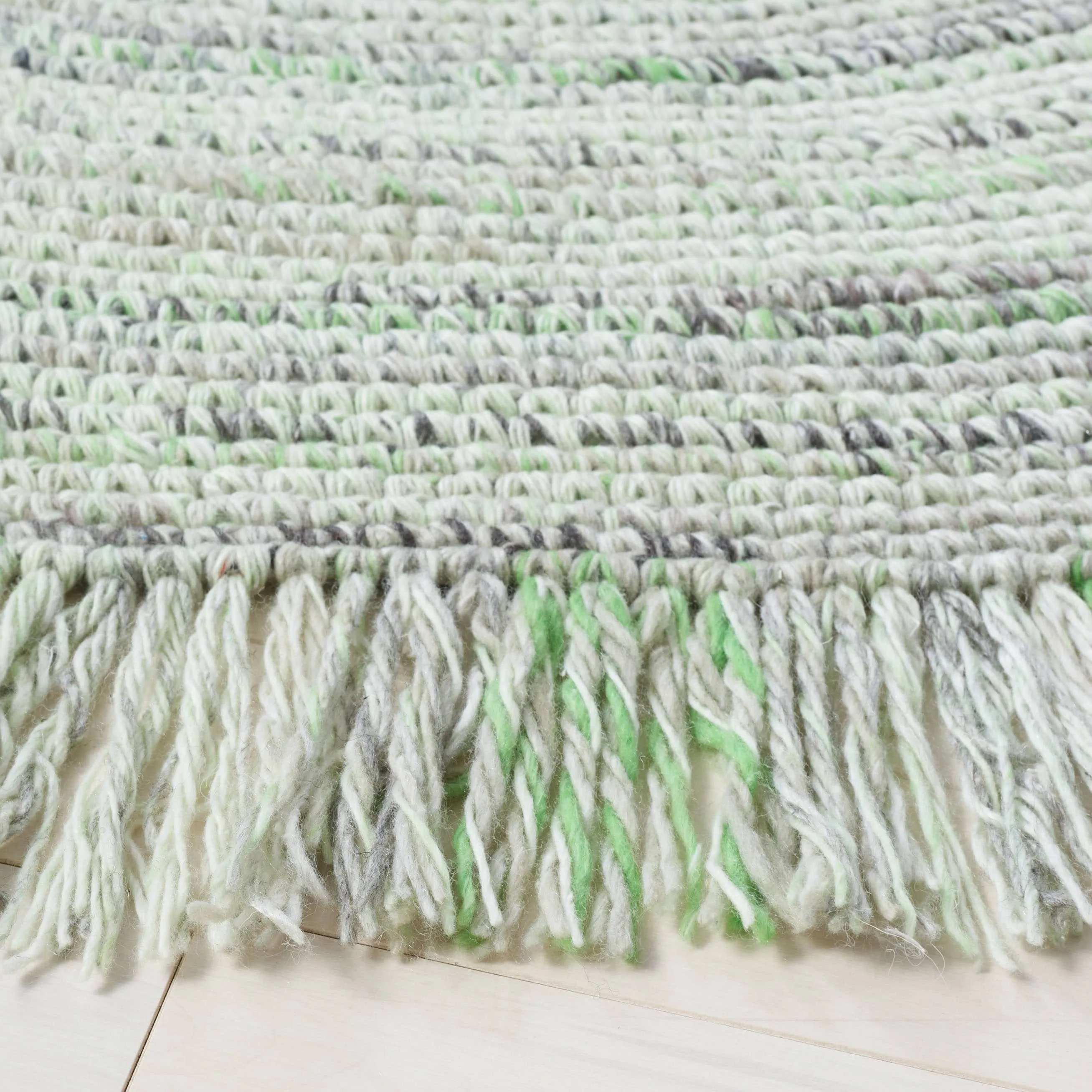 SAFAVIEH Handmade Braided Pelagia Fringe Round Rug