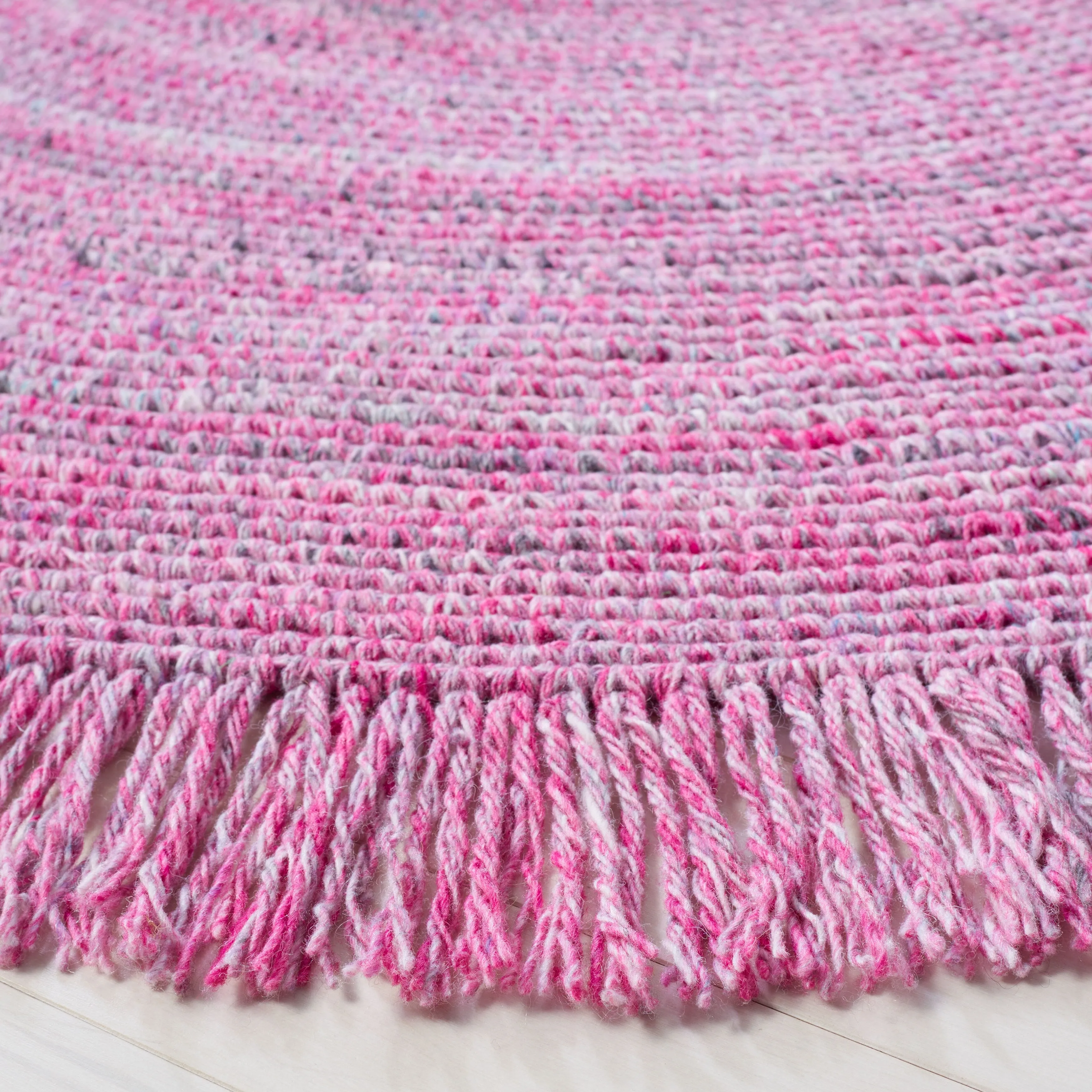 SAFAVIEH Handmade Braided Pelagia Fringe Round Rug
